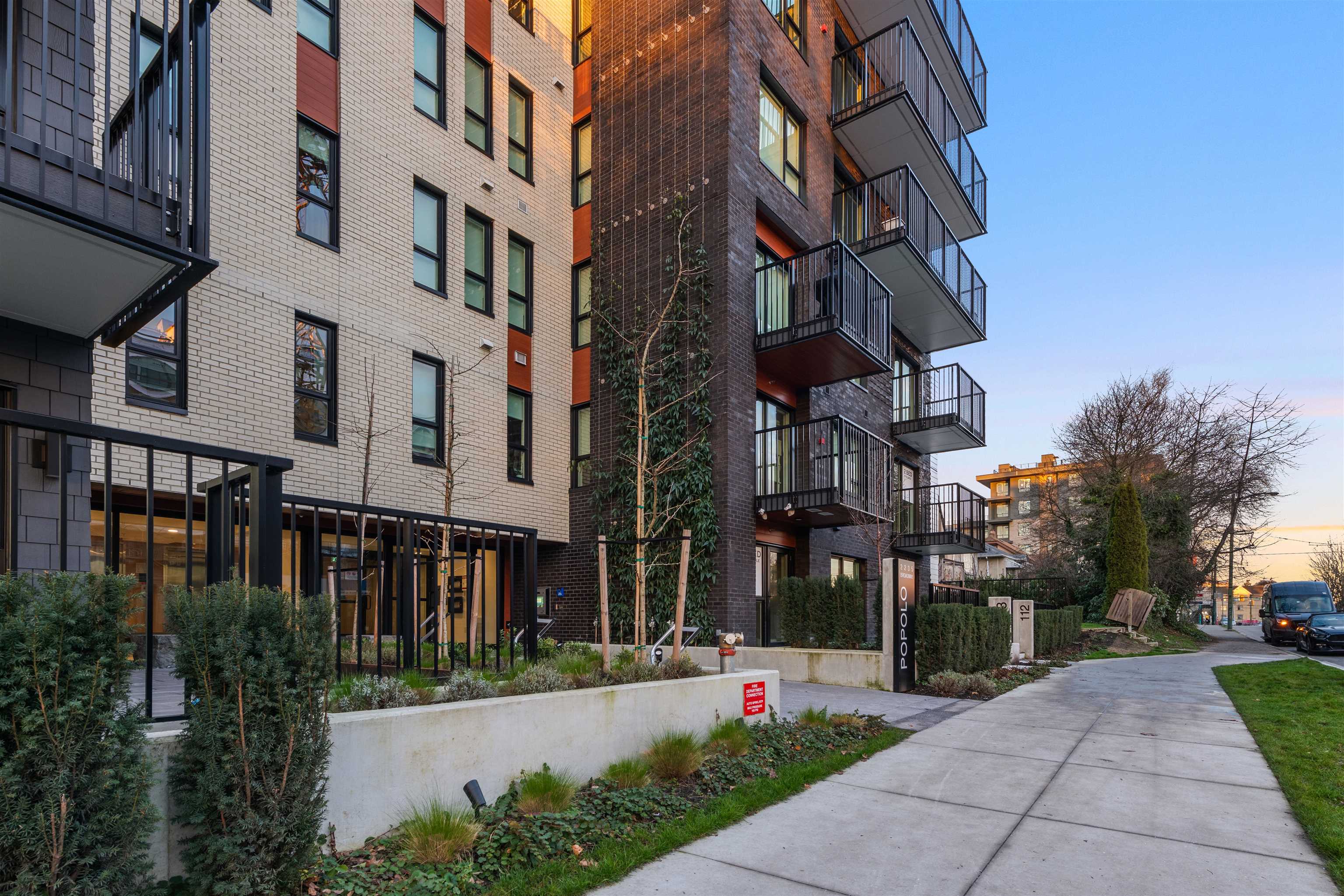 203 2235 E BROADWAY 11