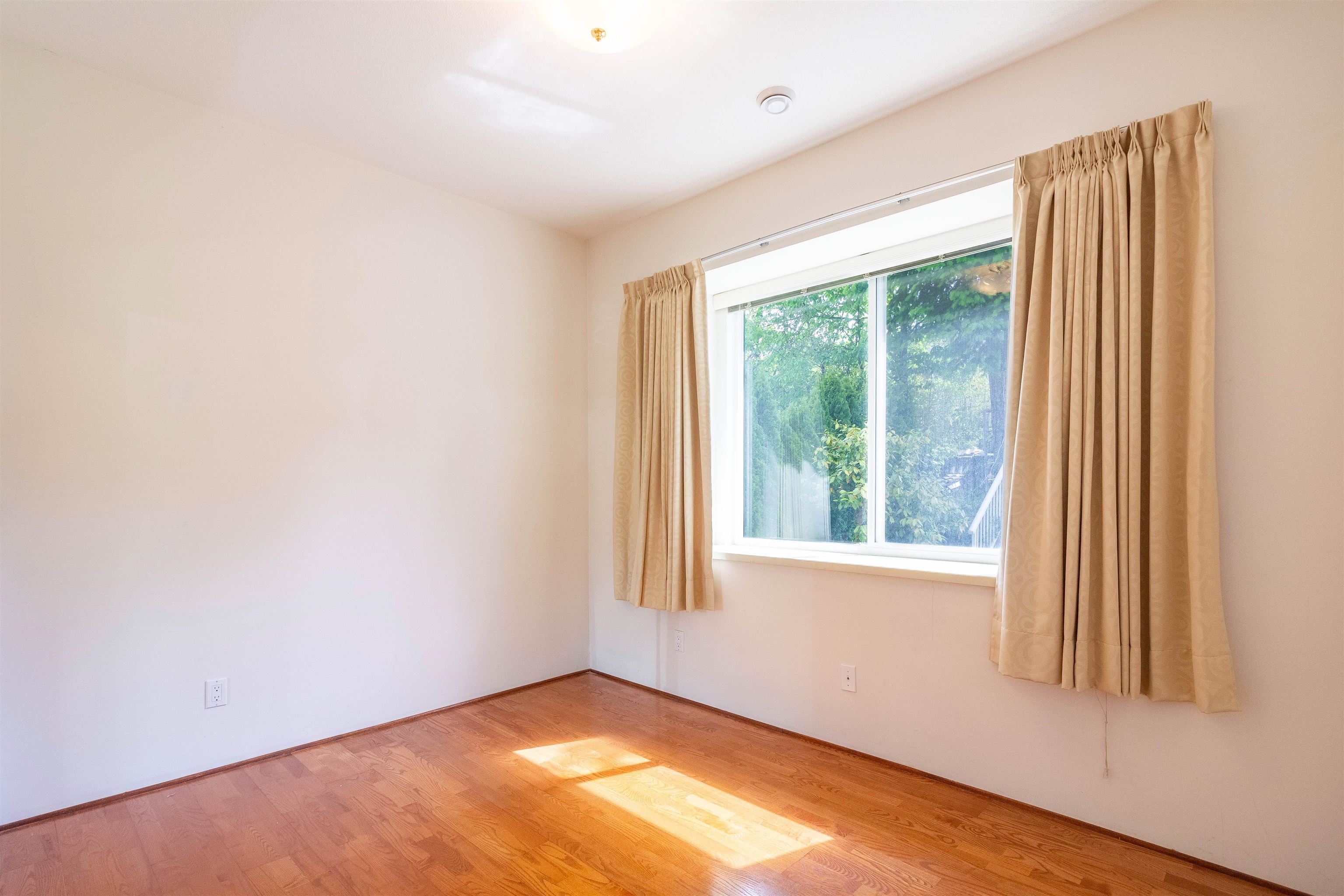 7286 BARNET ROAD 11