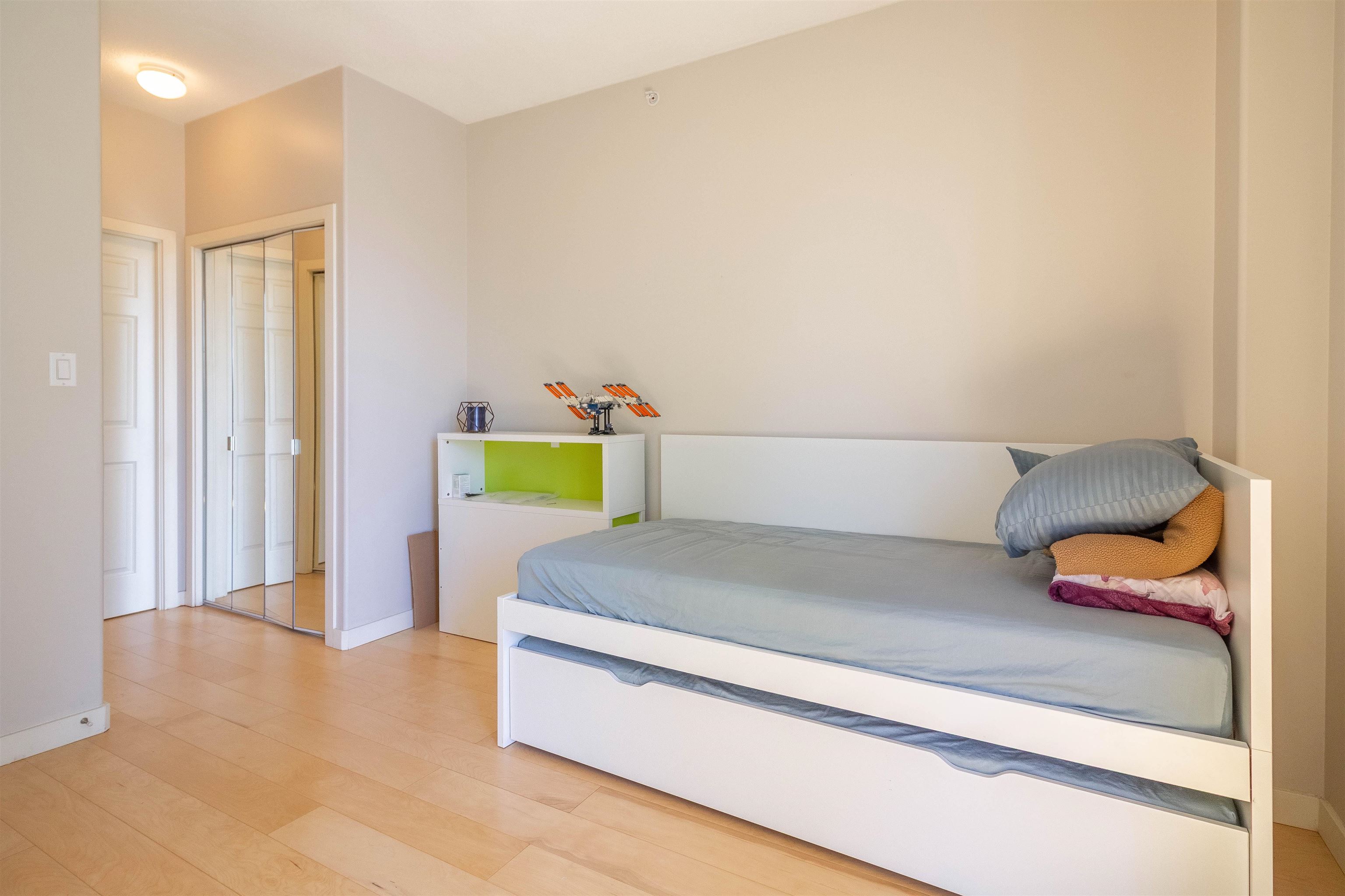 1602 4567 HAZEL STREET 23