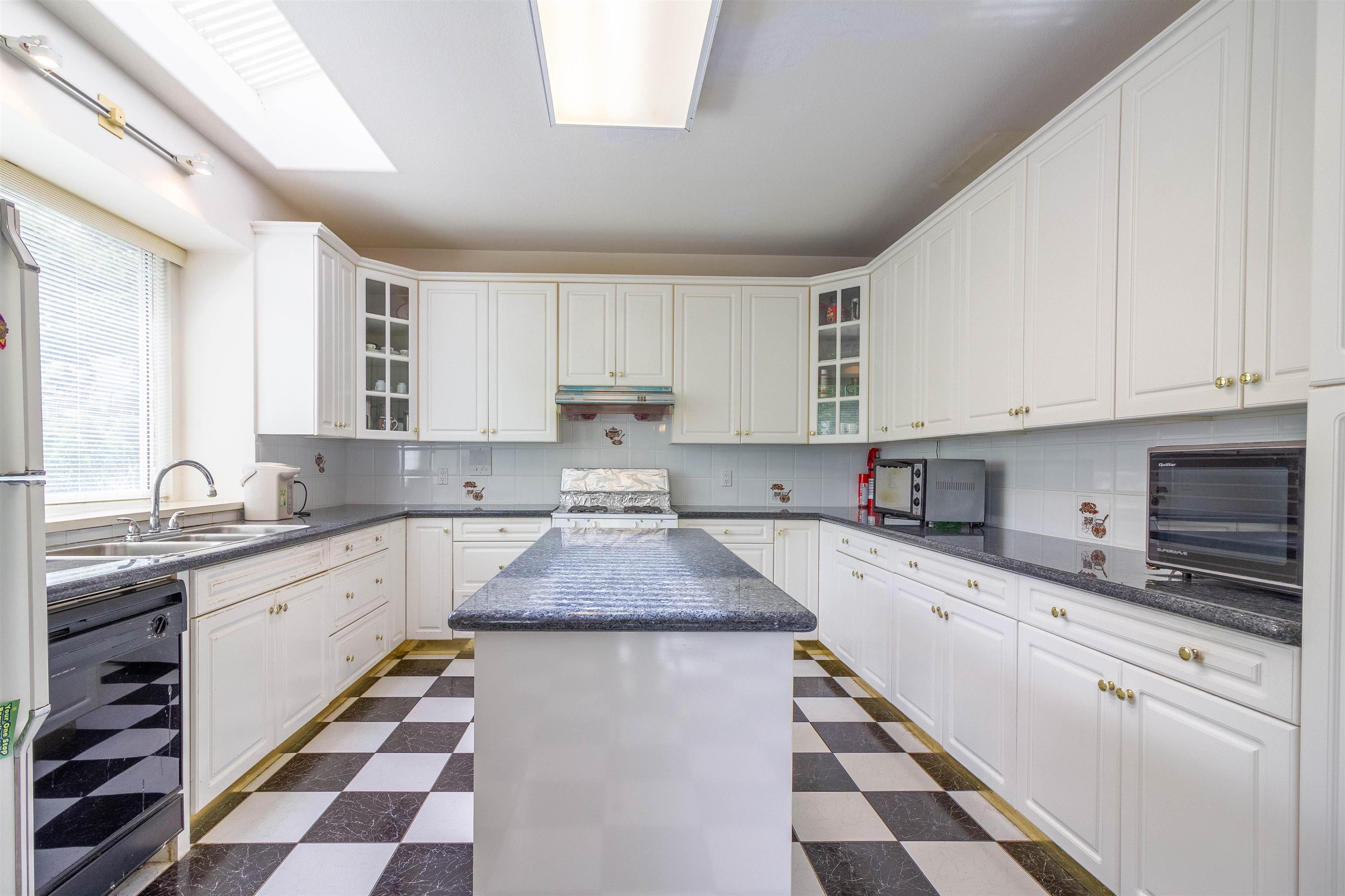 7286 BARNET ROAD 10