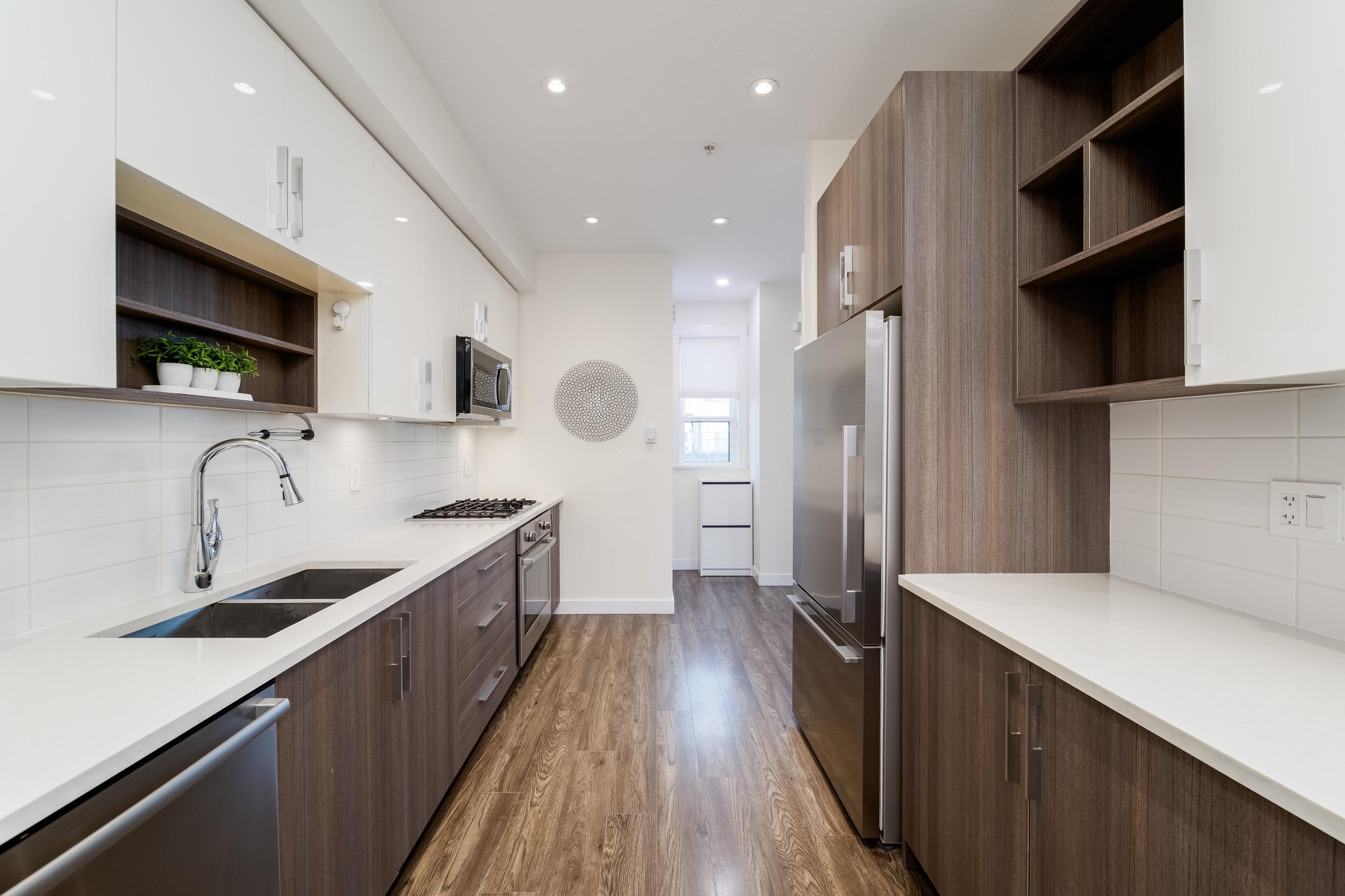 17 7039 MACPHERSON AVENUE 9