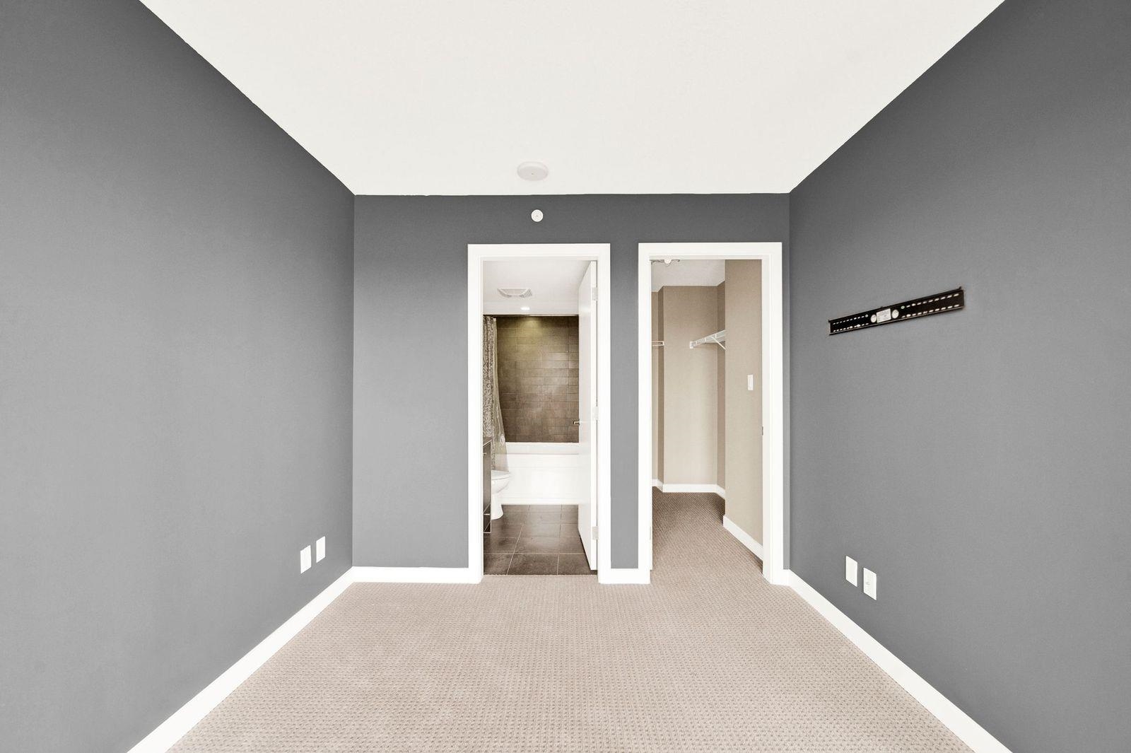 2107 9981 WHALLEY BOULEVARD 15
