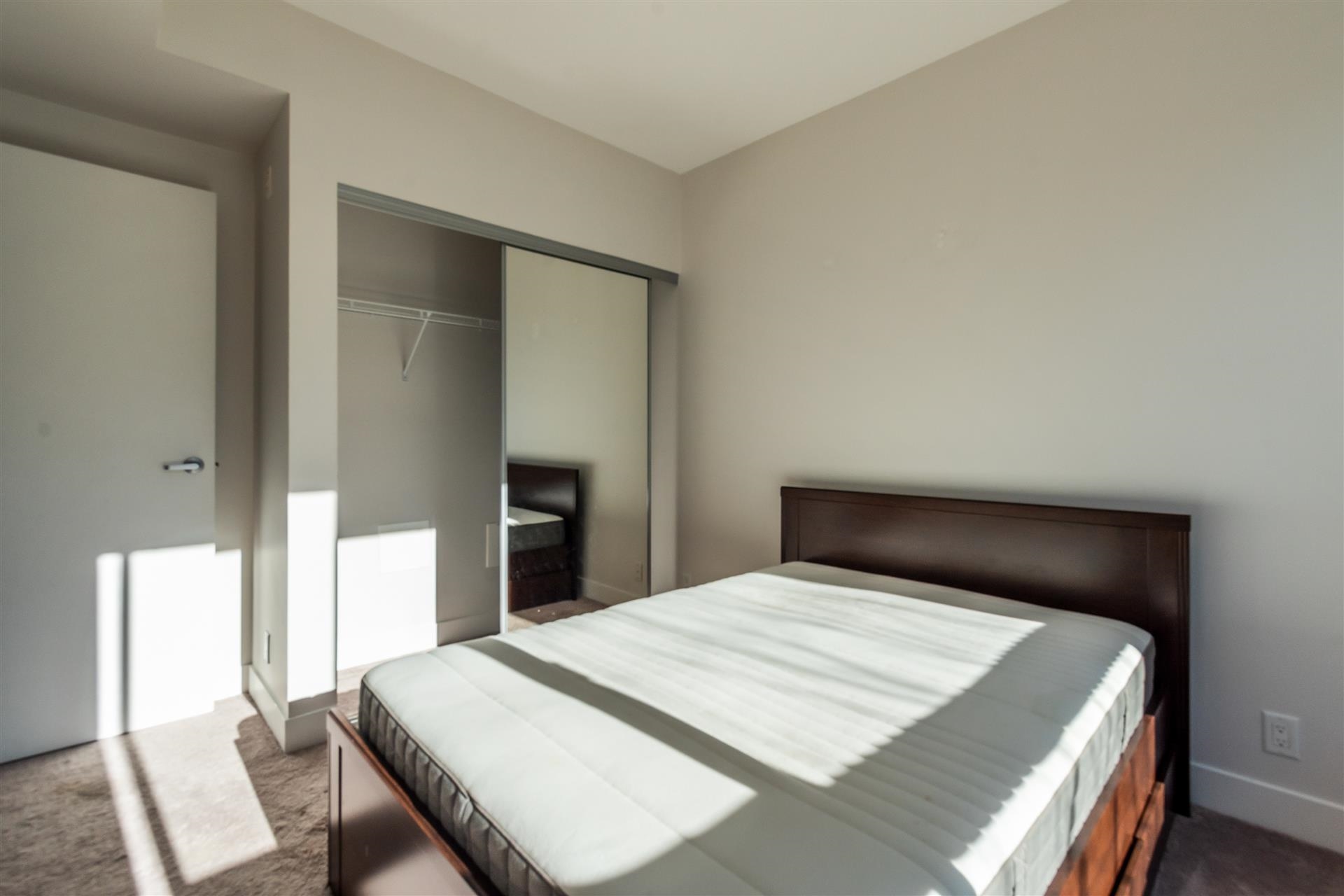 209 2957 GLEN DRIVE 13
