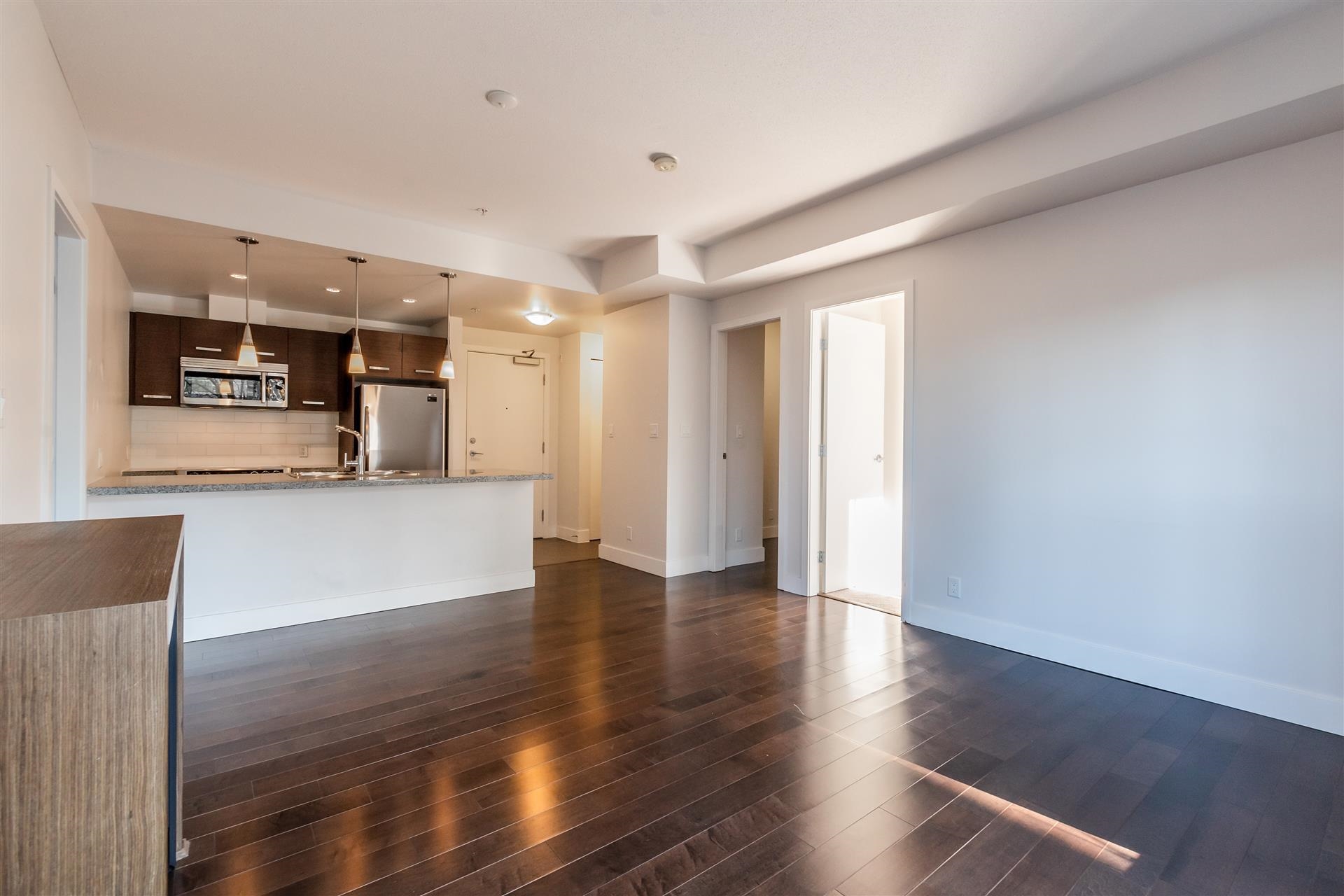 209 2957 GLEN DRIVE 11