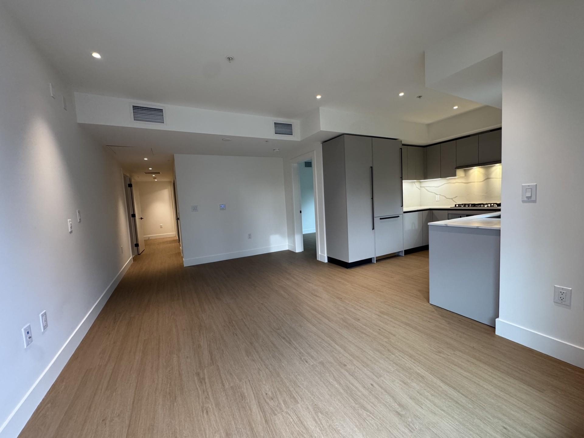 203 2235 E BROADWAY 6