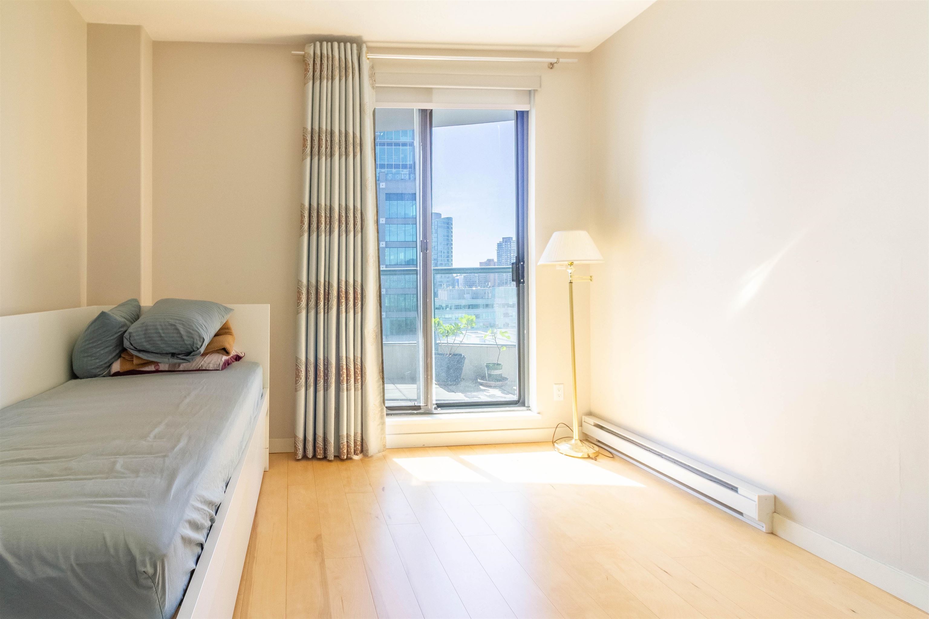 1602 4567 HAZEL STREET 22