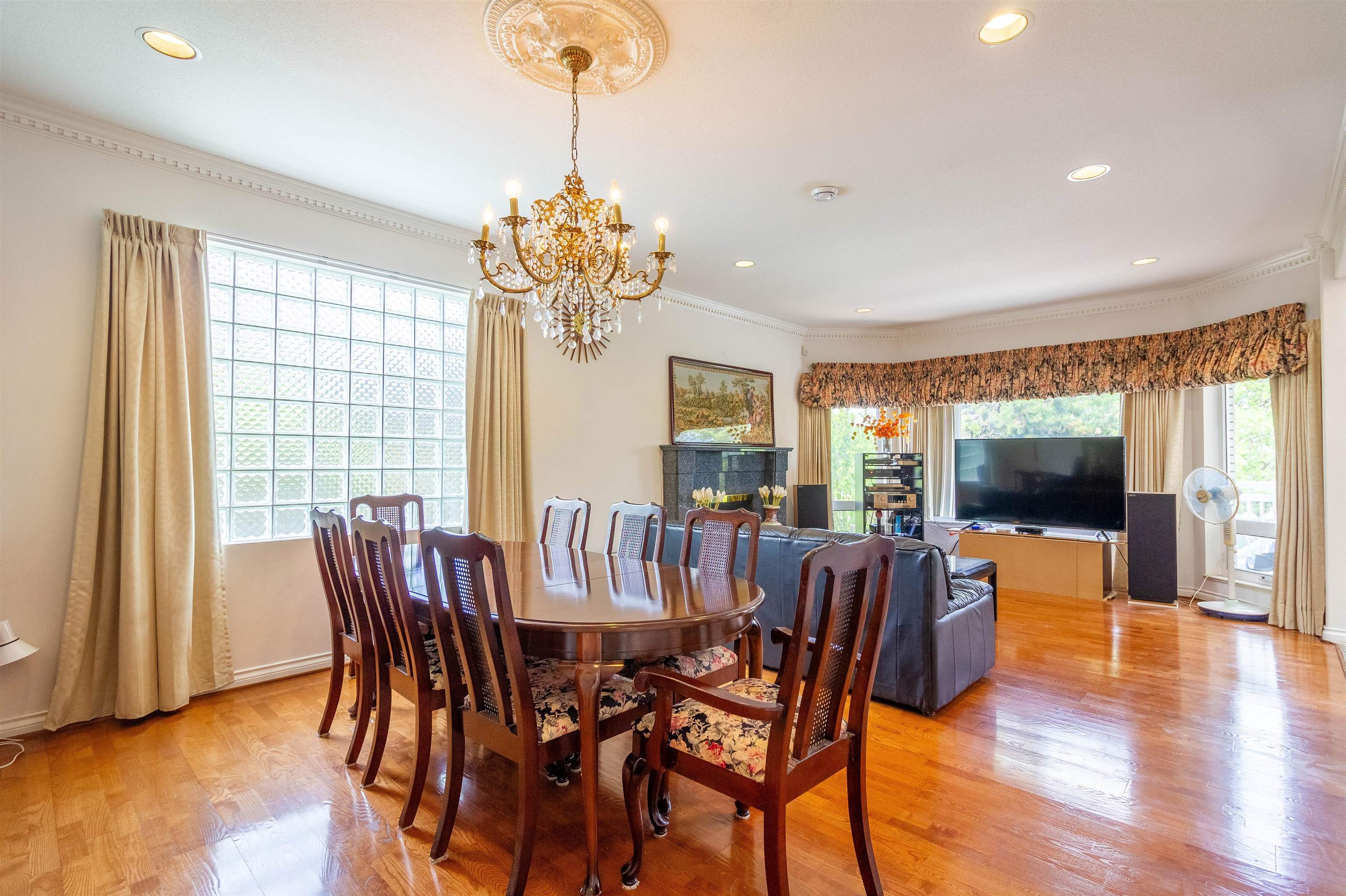 7286 BARNET ROAD 4