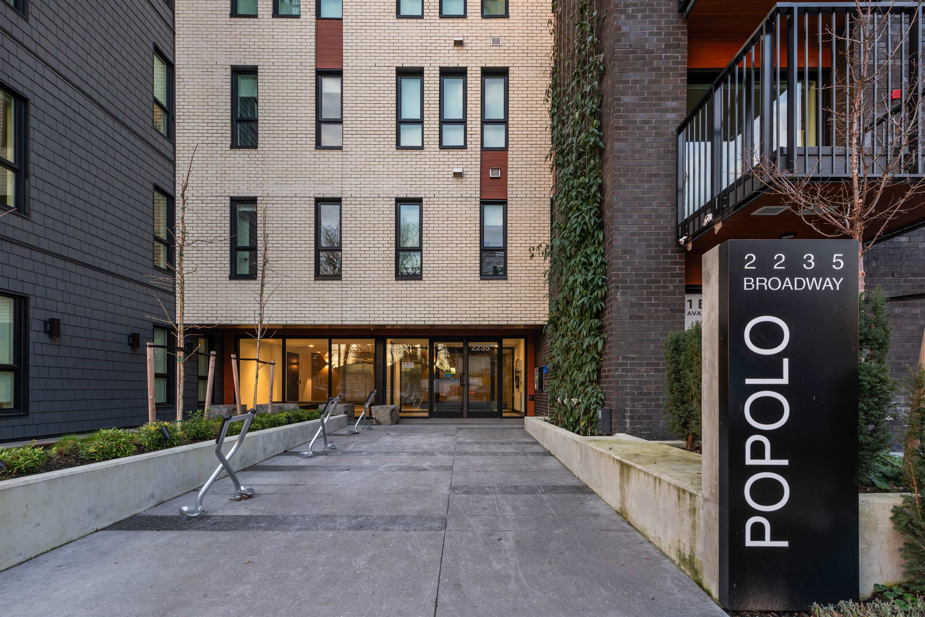 203 2235 E BROADWAY 8