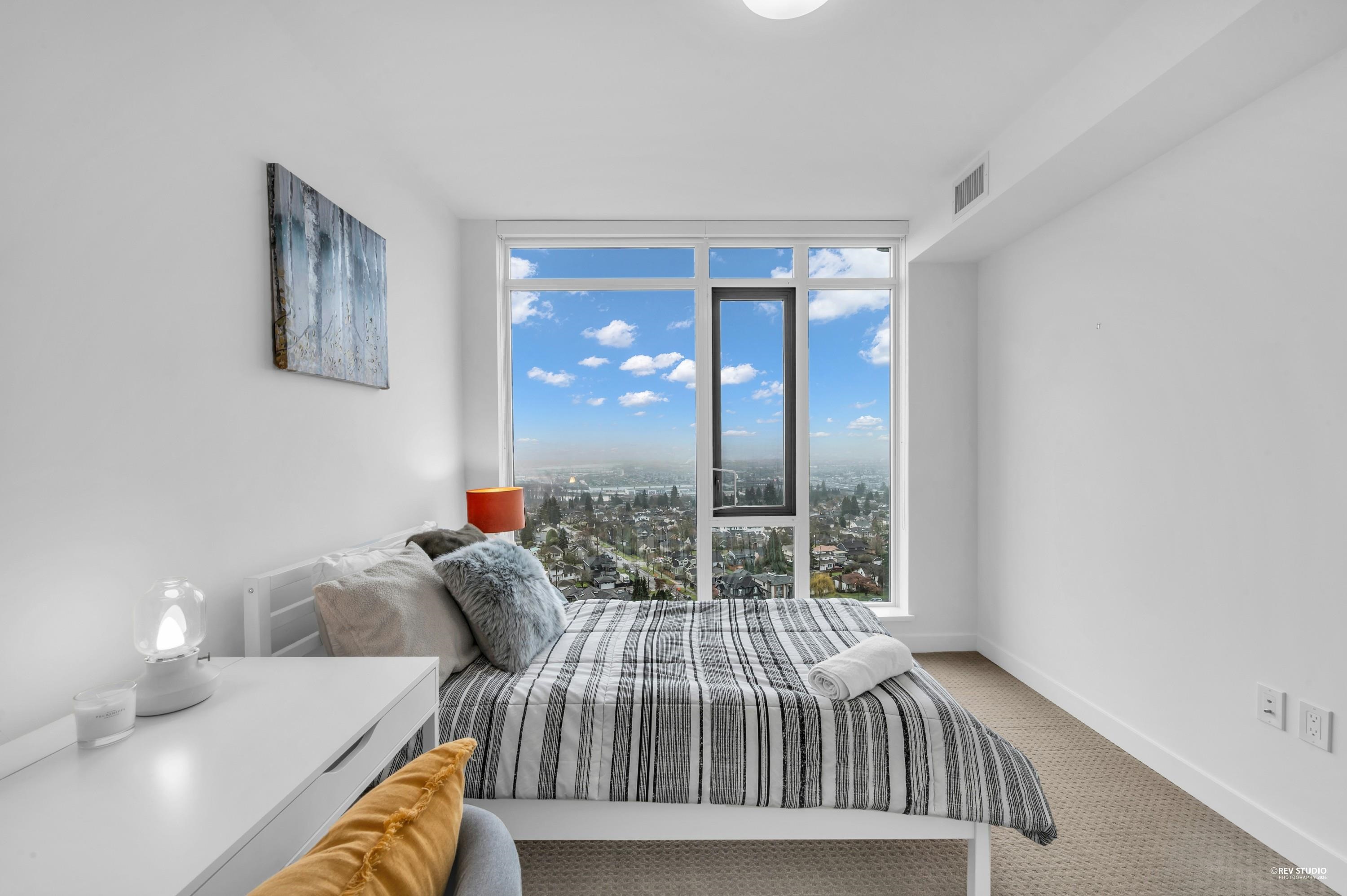 1702 7769 PARK CRESCENT 19
