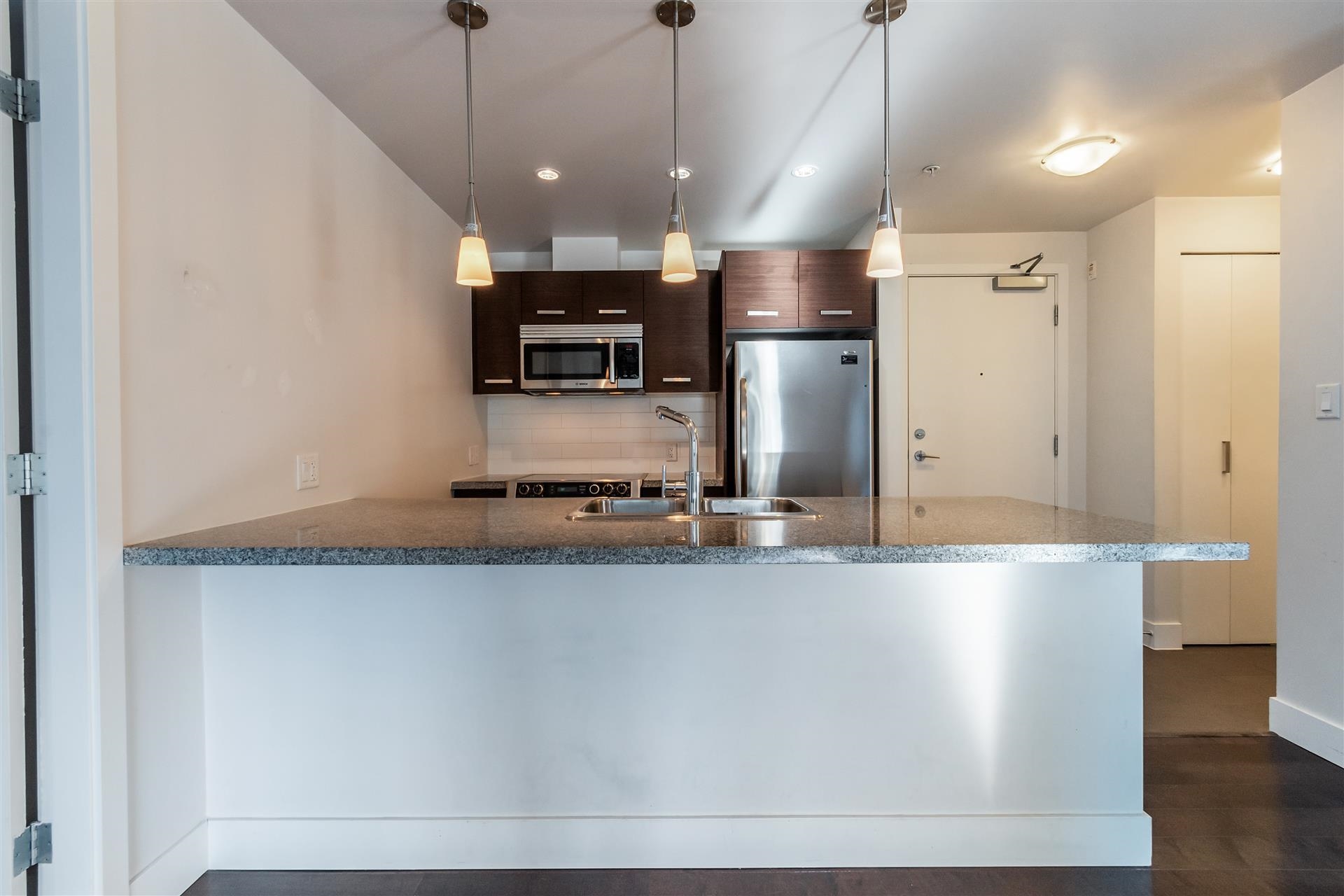 209 2957 GLEN DRIVE 7
