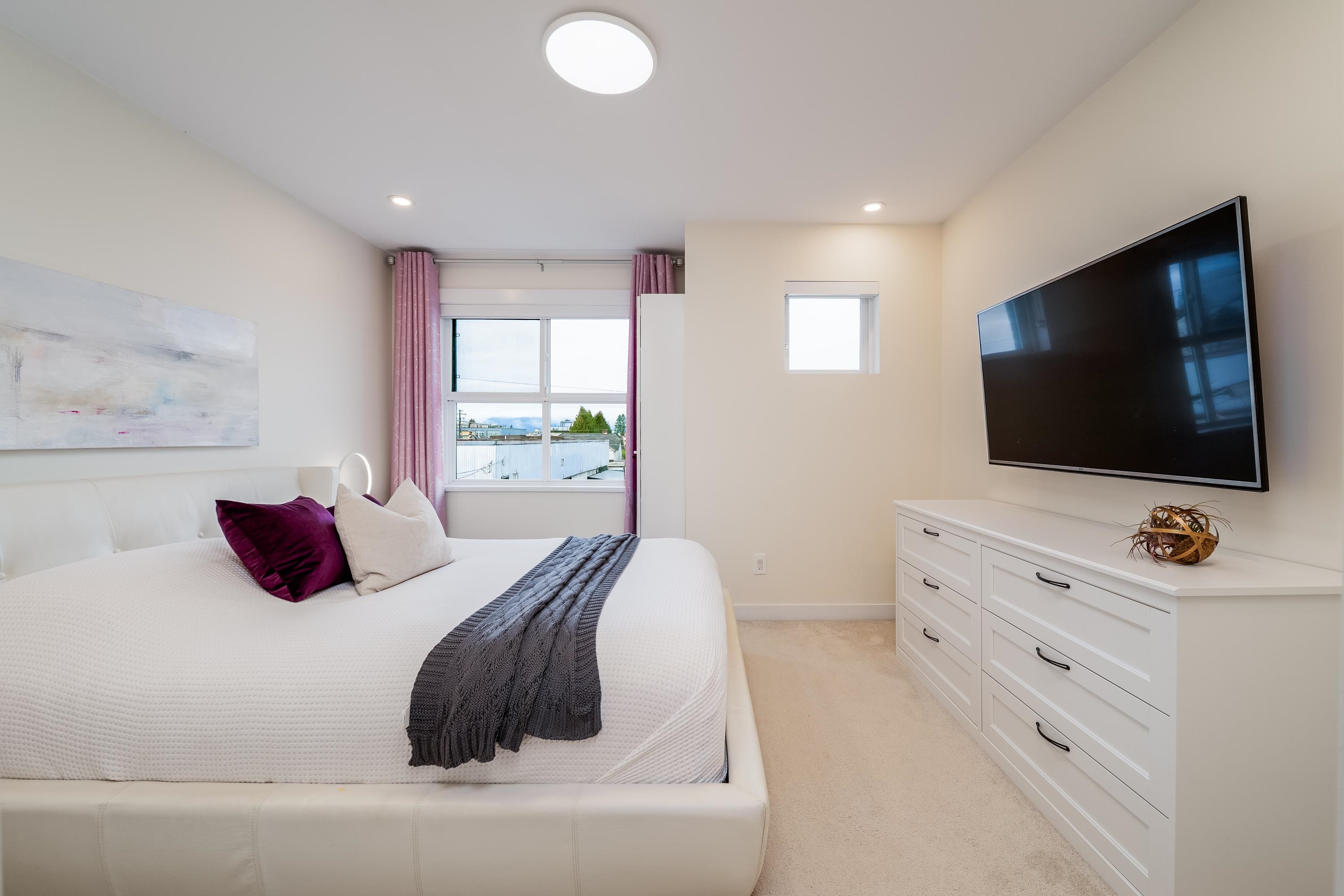 17 7039 MACPHERSON AVENUE 16