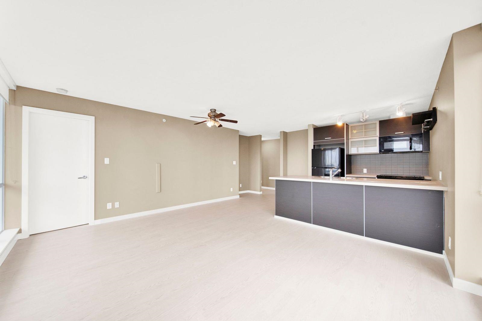 2107 9981 WHALLEY BOULEVARD 6