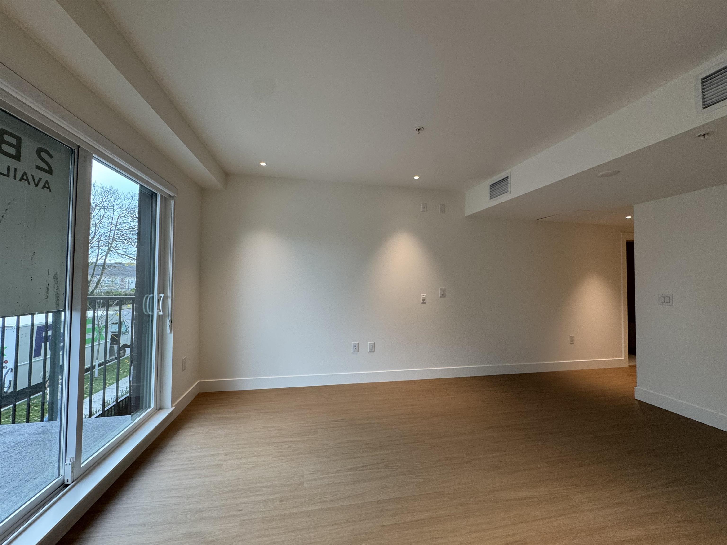 203 2235 E BROADWAY 4