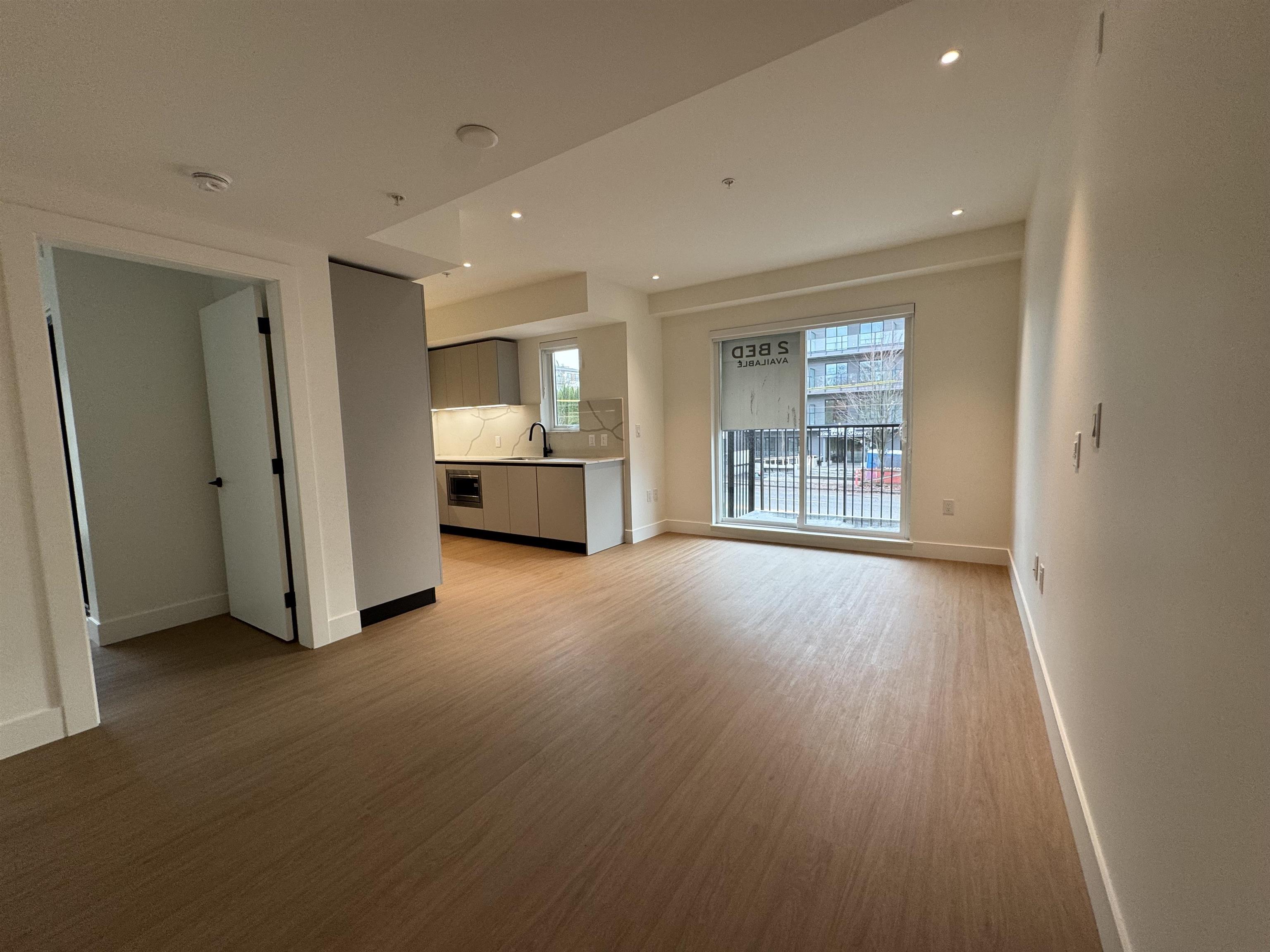 203 2235 E BROADWAY 2