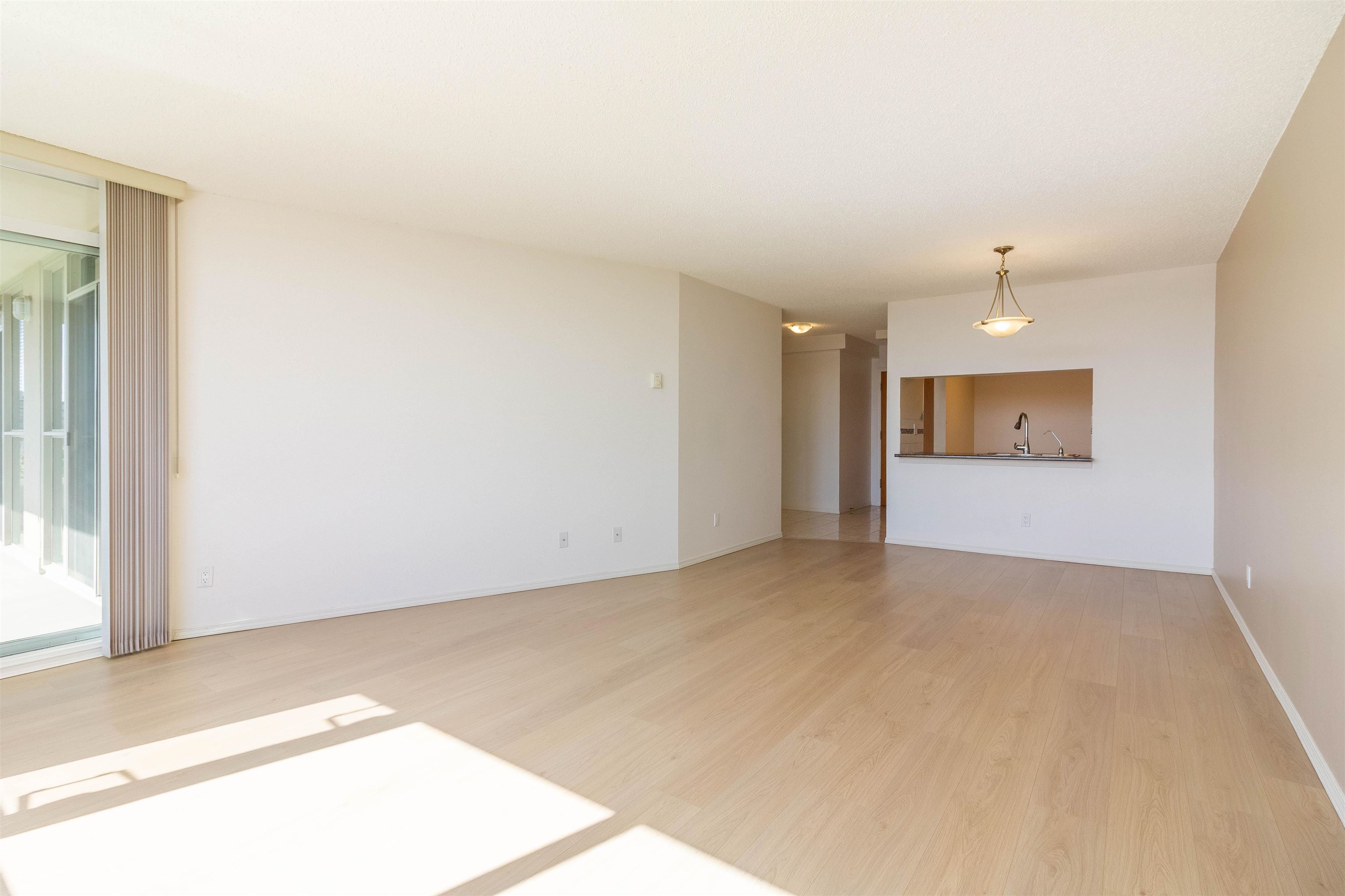 907 6055 NELSON AVENUE 5
