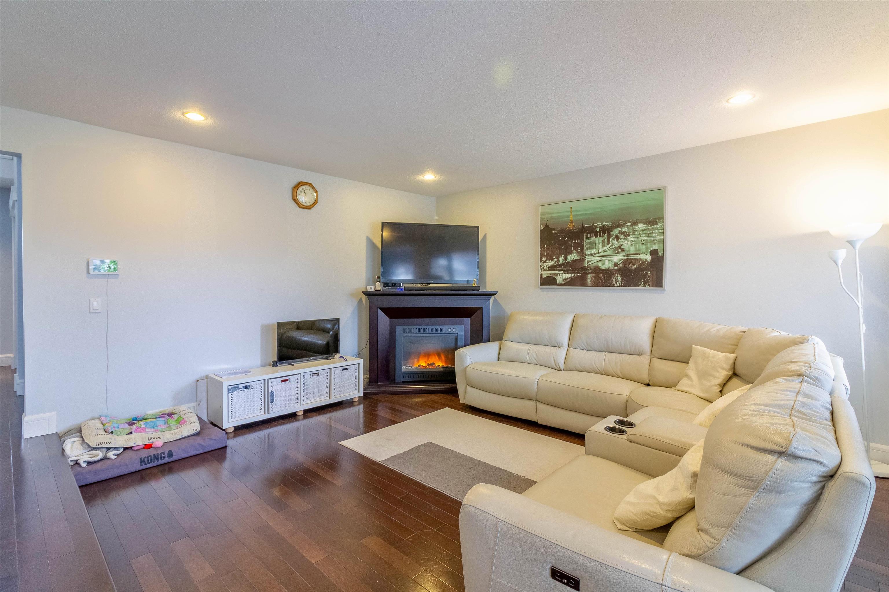 921 CITADEL DRIVE 12