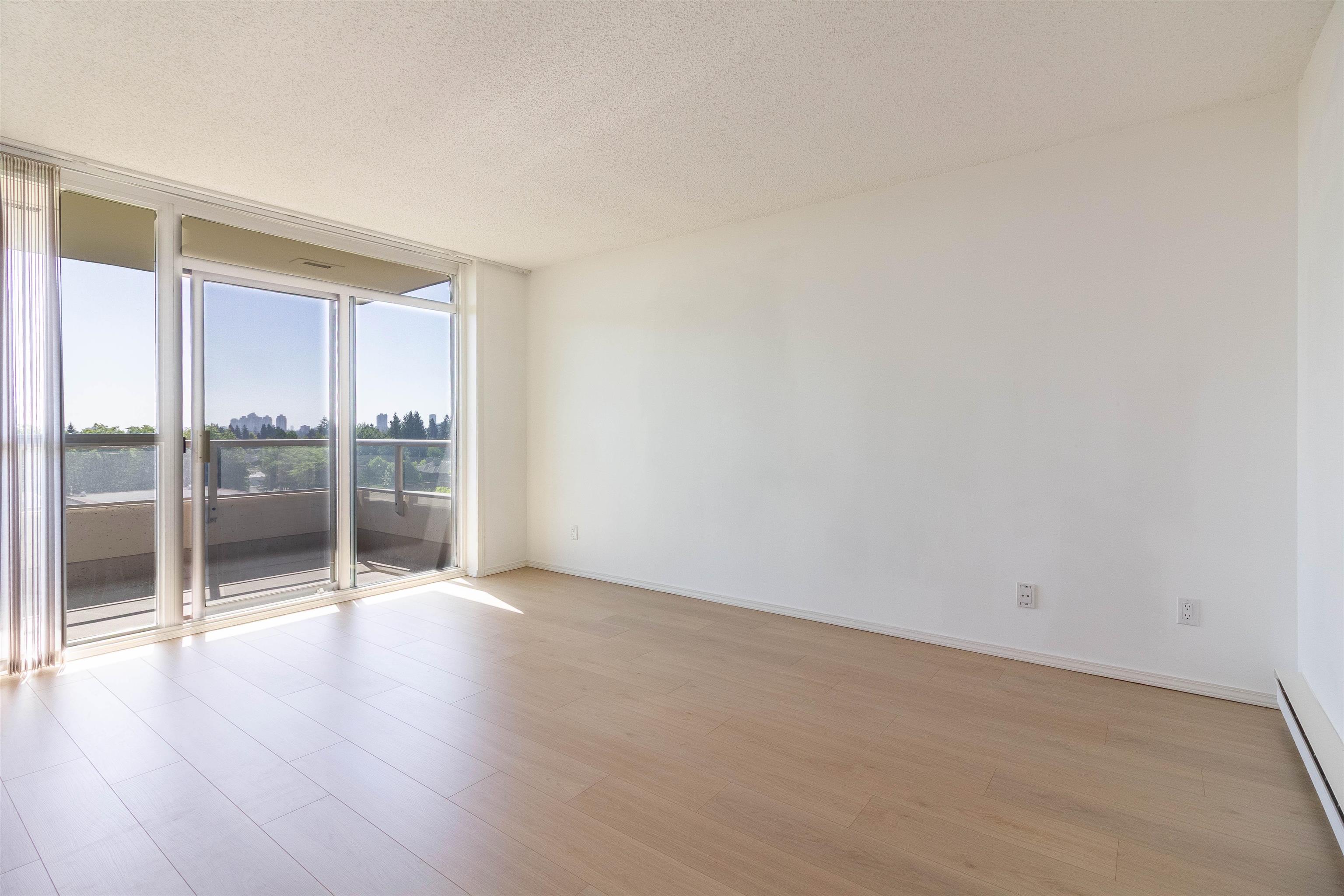 907 6055 NELSON AVENUE 12