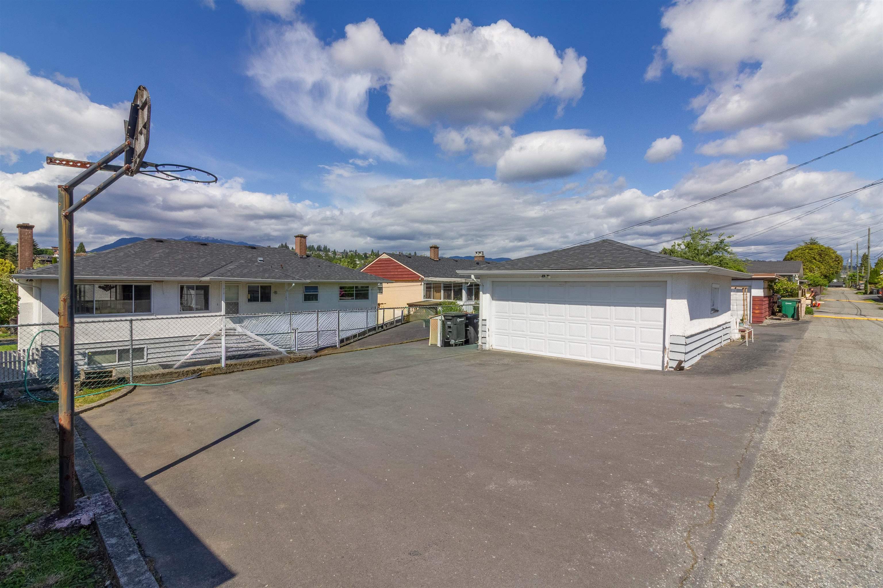 4810 FAIRLAWN DRIVE 34