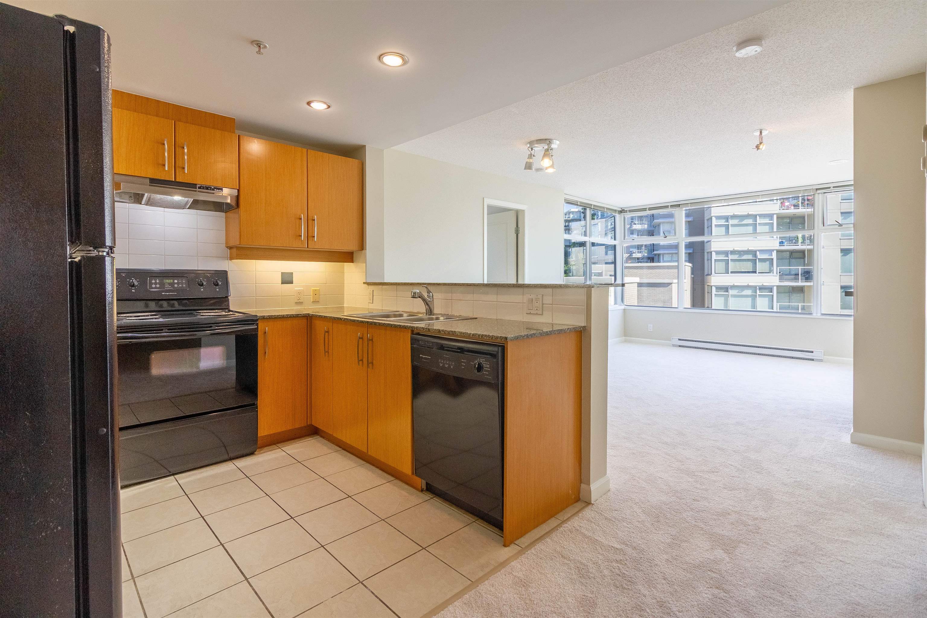 303 9298 UNIVERSITY CRESCENT 2