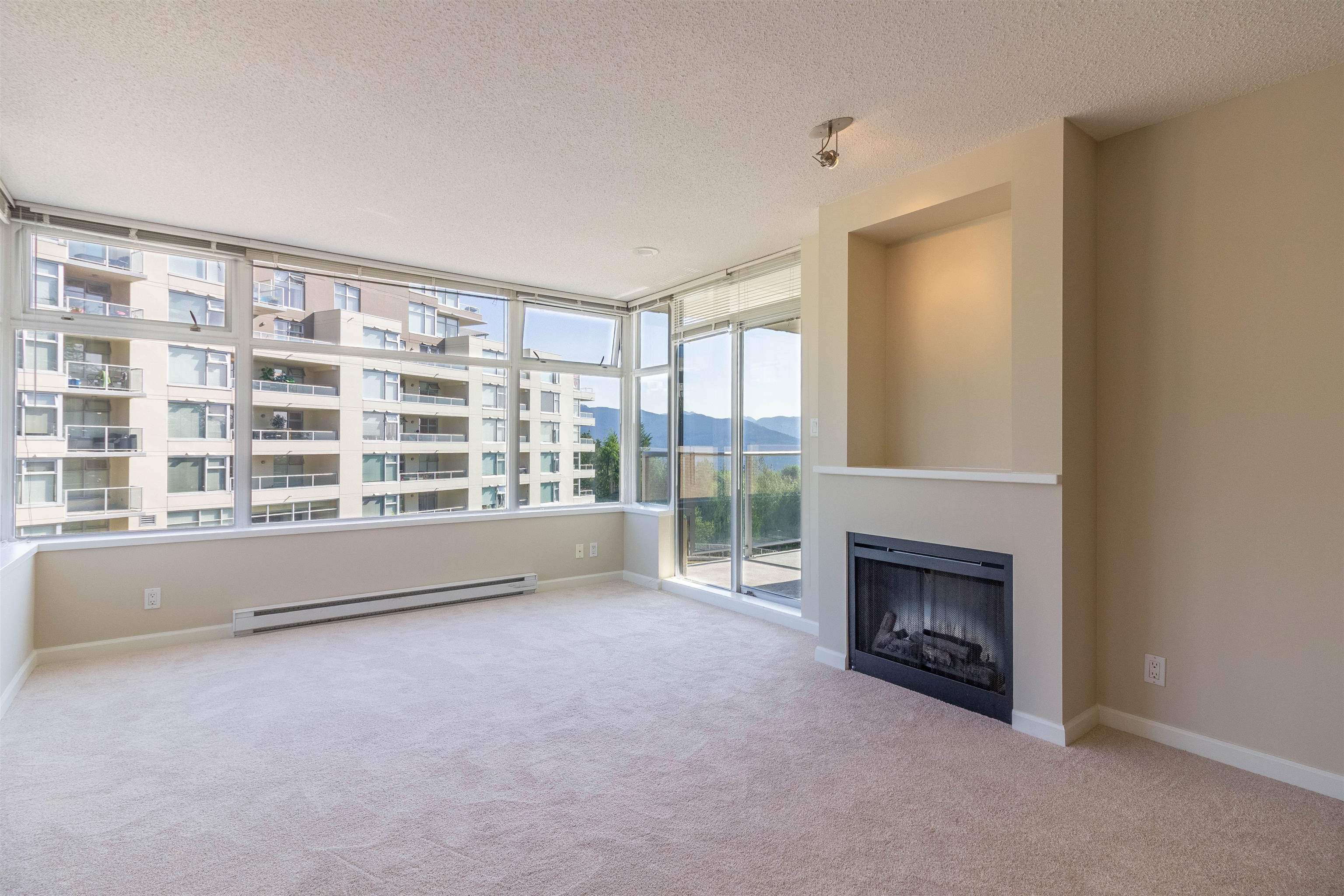 303 9298 UNIVERSITY CRESCENT 5