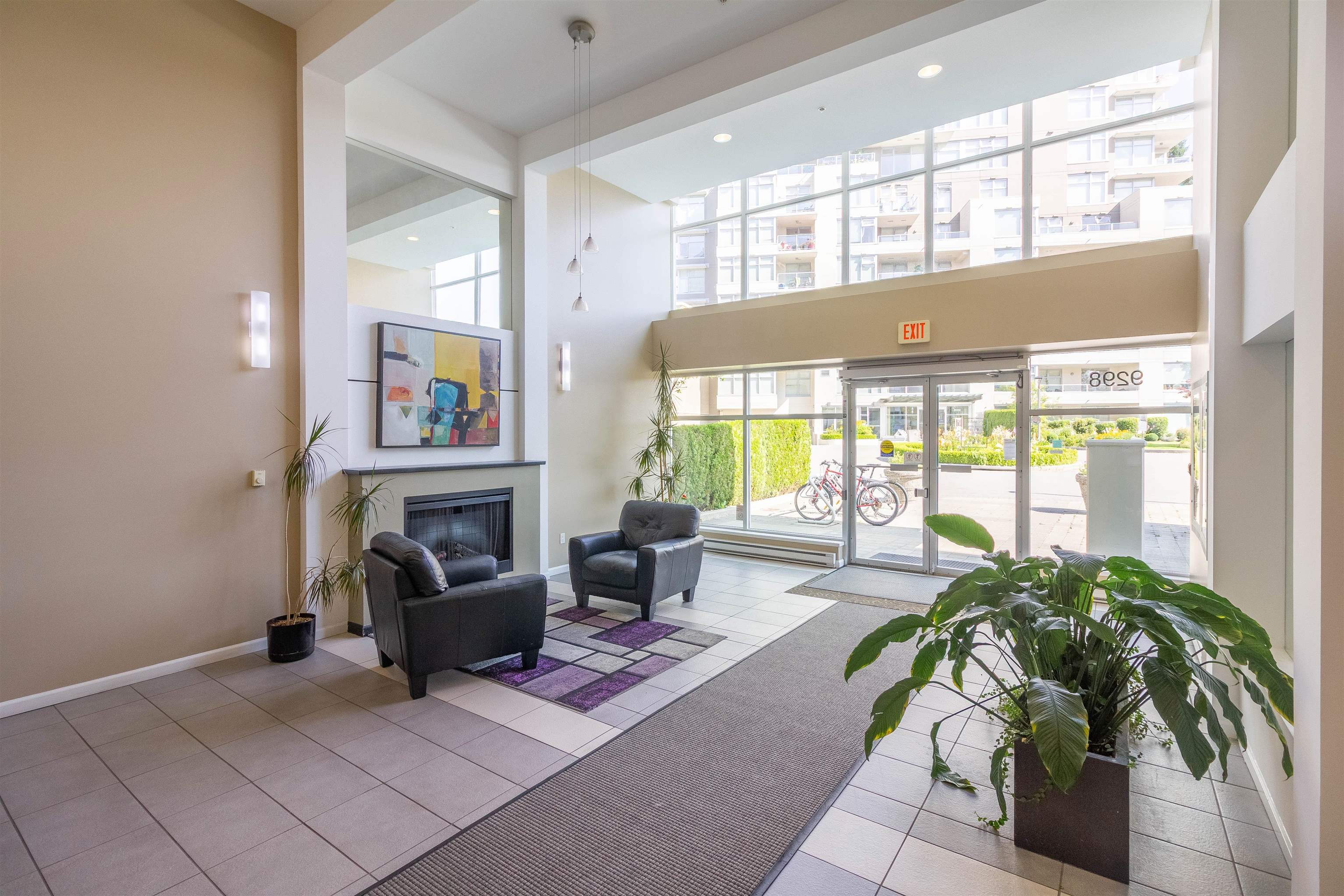 303 9298 UNIVERSITY CRESCENT 26