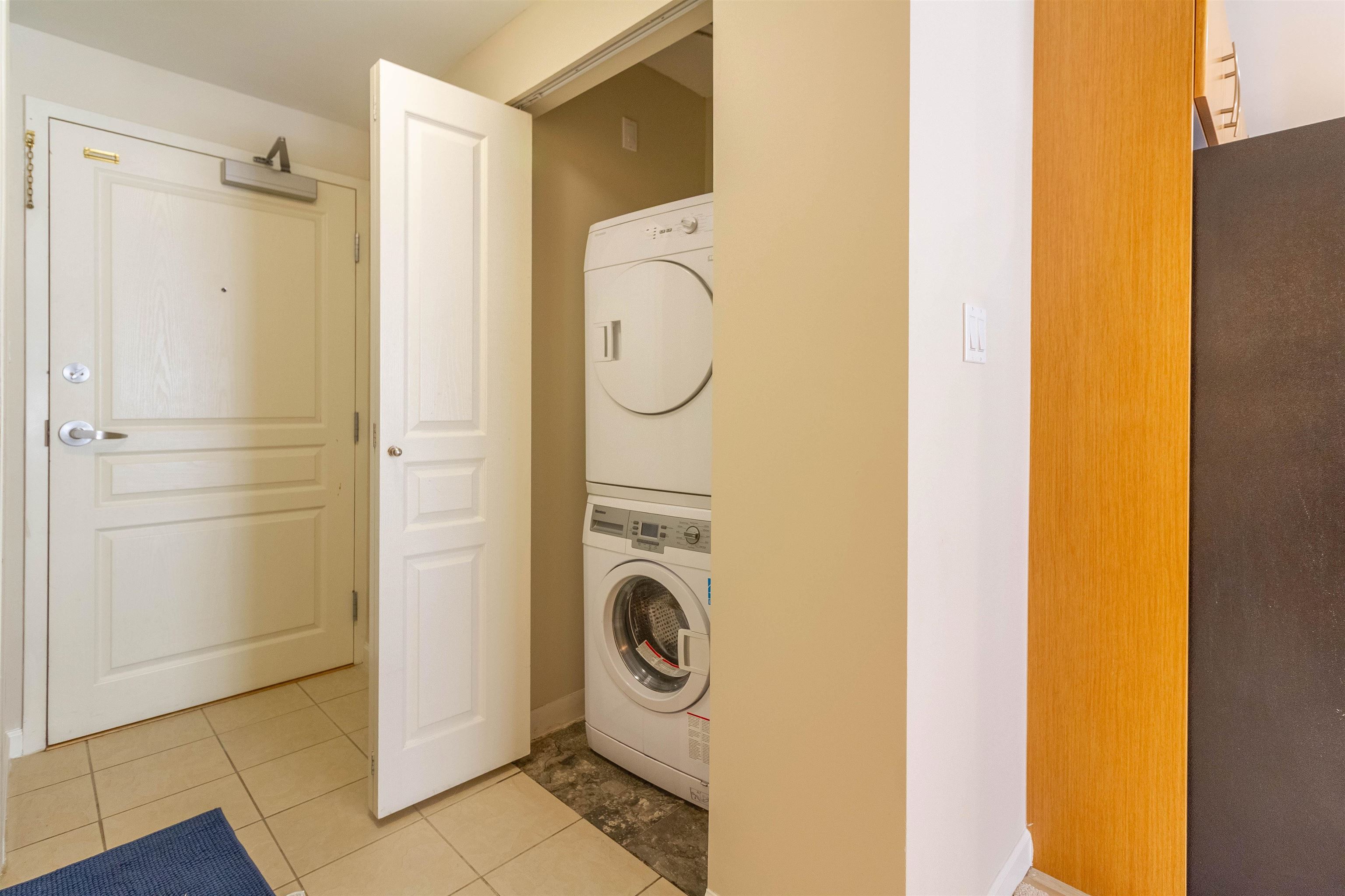 303 9298 UNIVERSITY CRESCENT 19