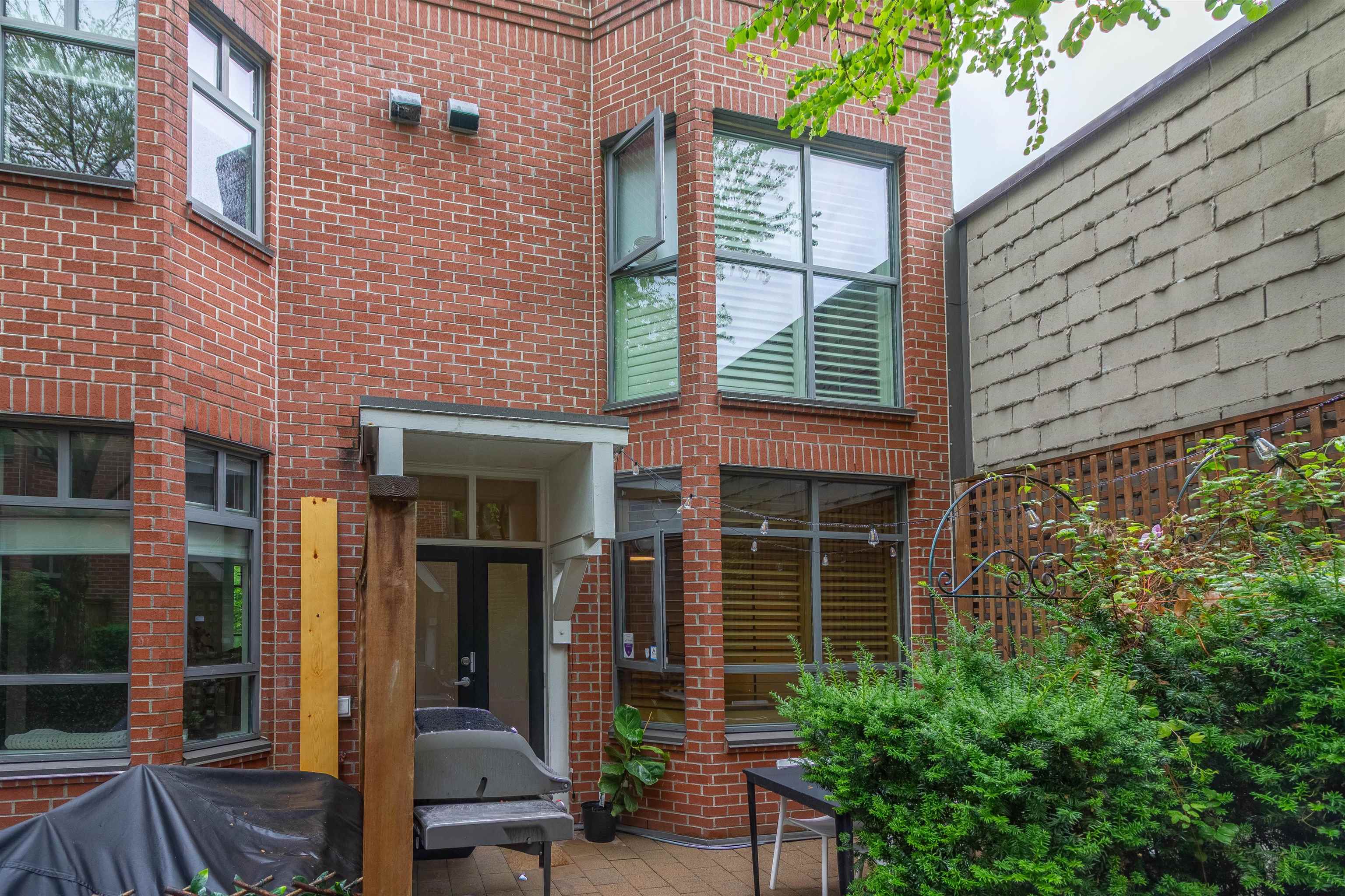 822 W 6TH AVENUE 25