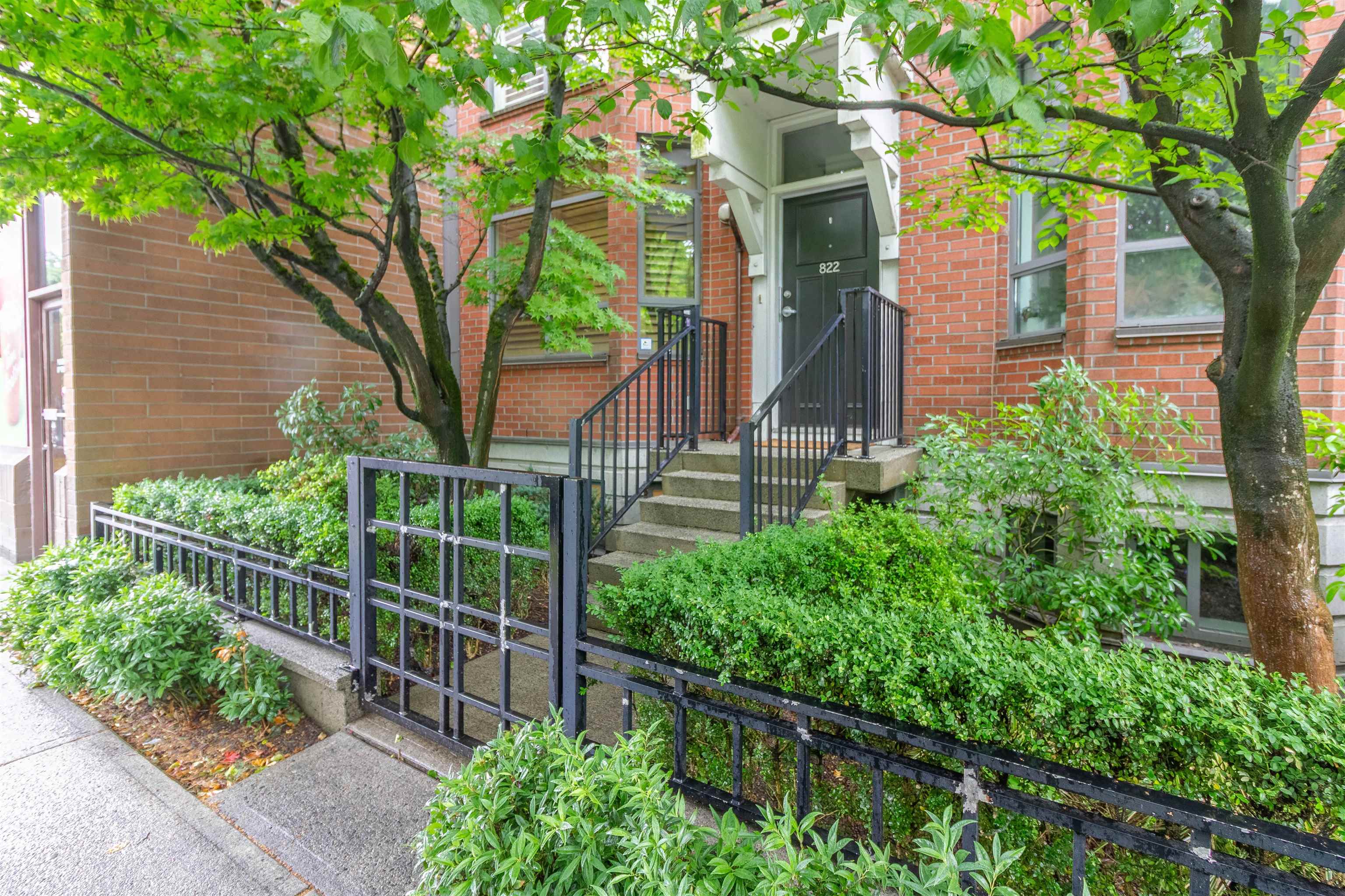 822 W 6TH AVENUE