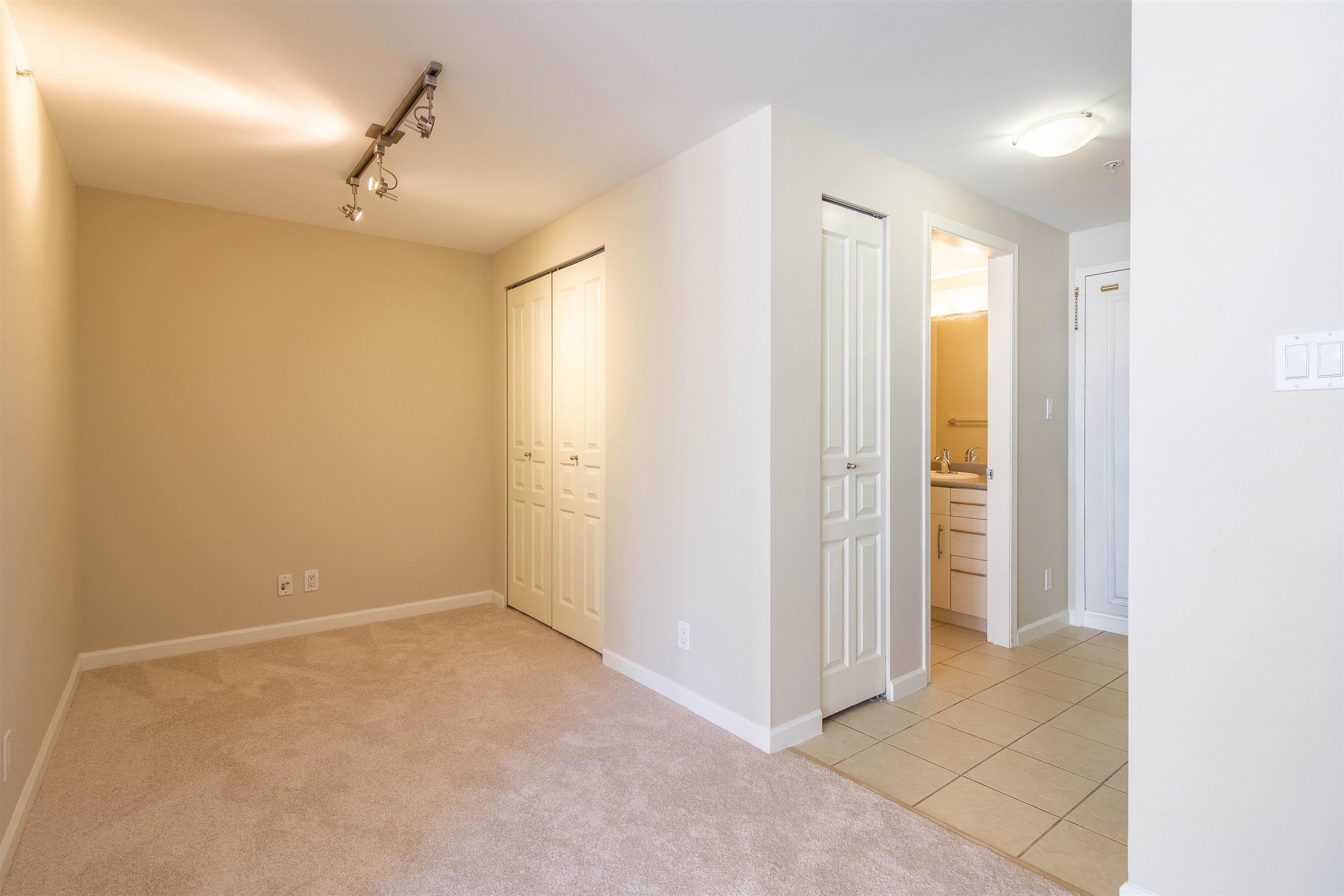 303 9298 UNIVERSITY CRESCENT 16