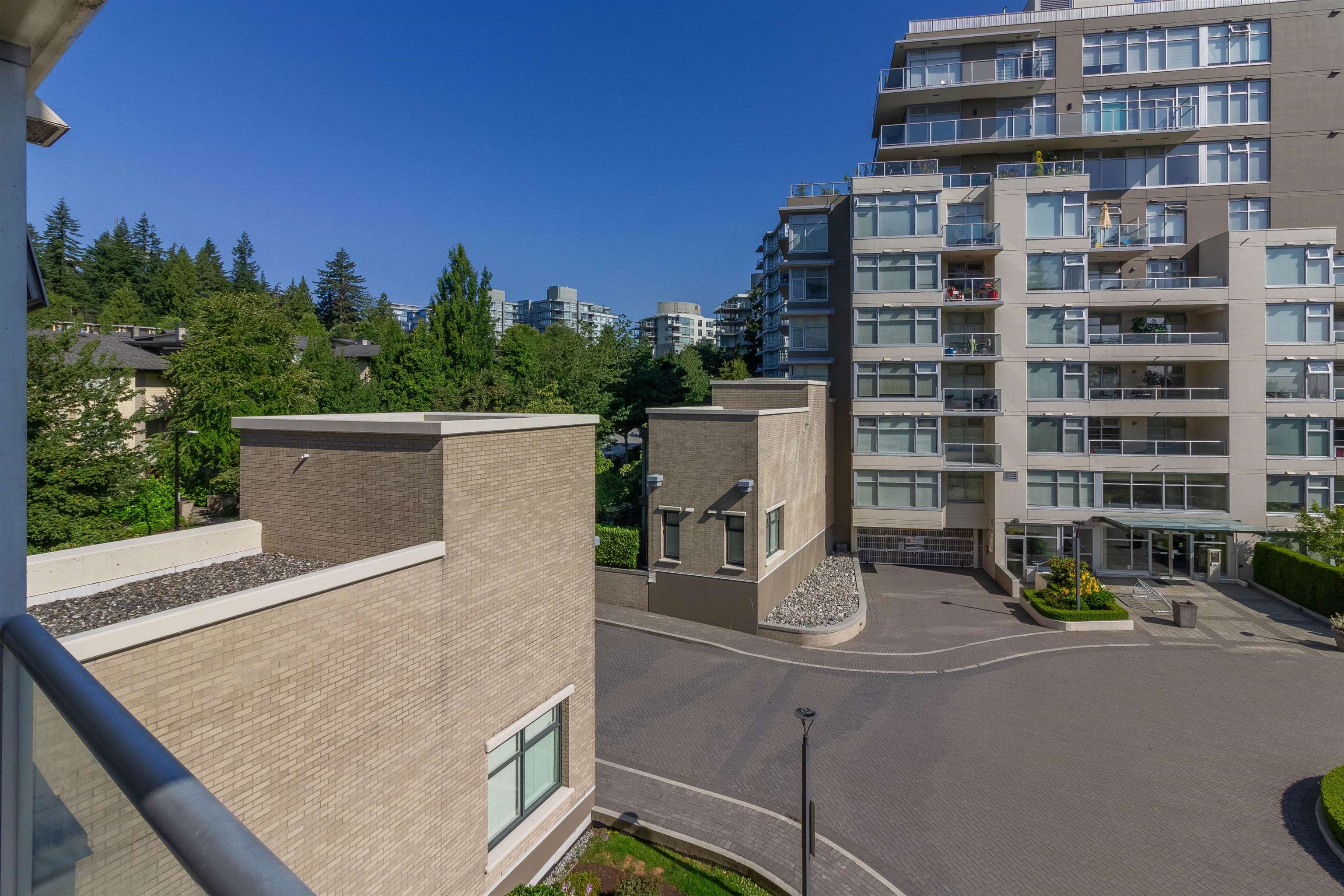 303 9298 UNIVERSITY CRESCENT 24