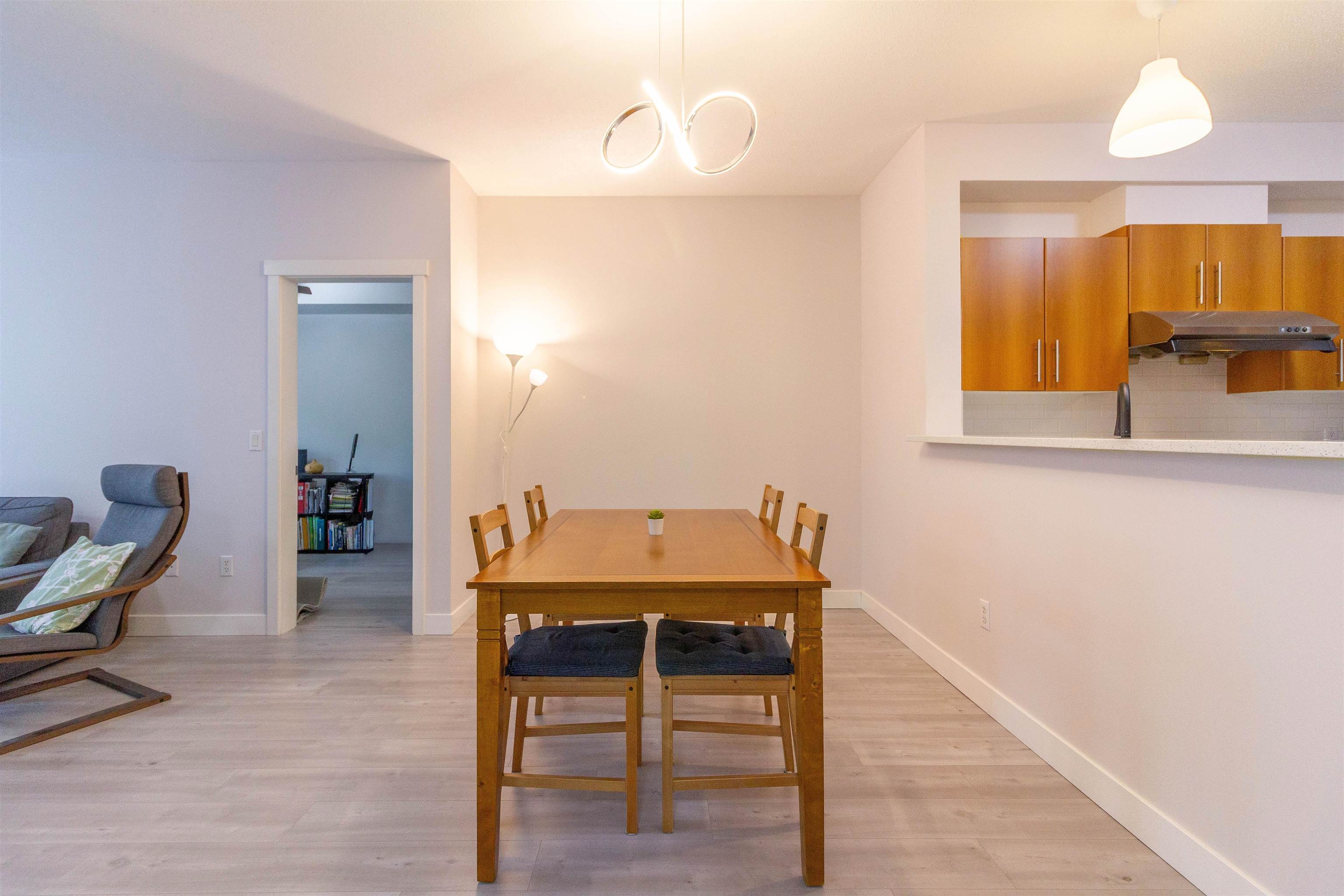 32 9229 UNIVERSITY CRESCENT 5