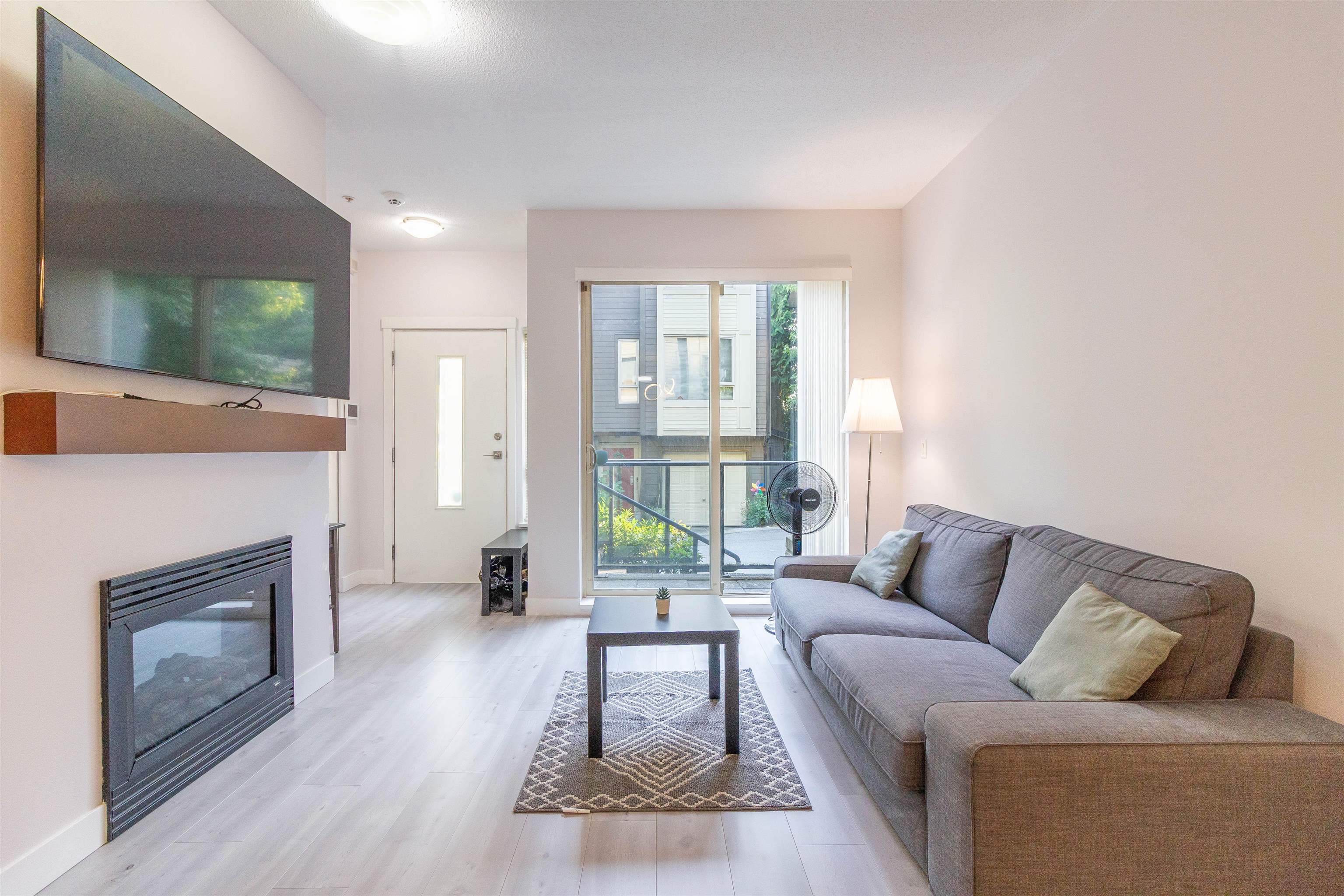 32 9229 UNIVERSITY CRESCENT 3
