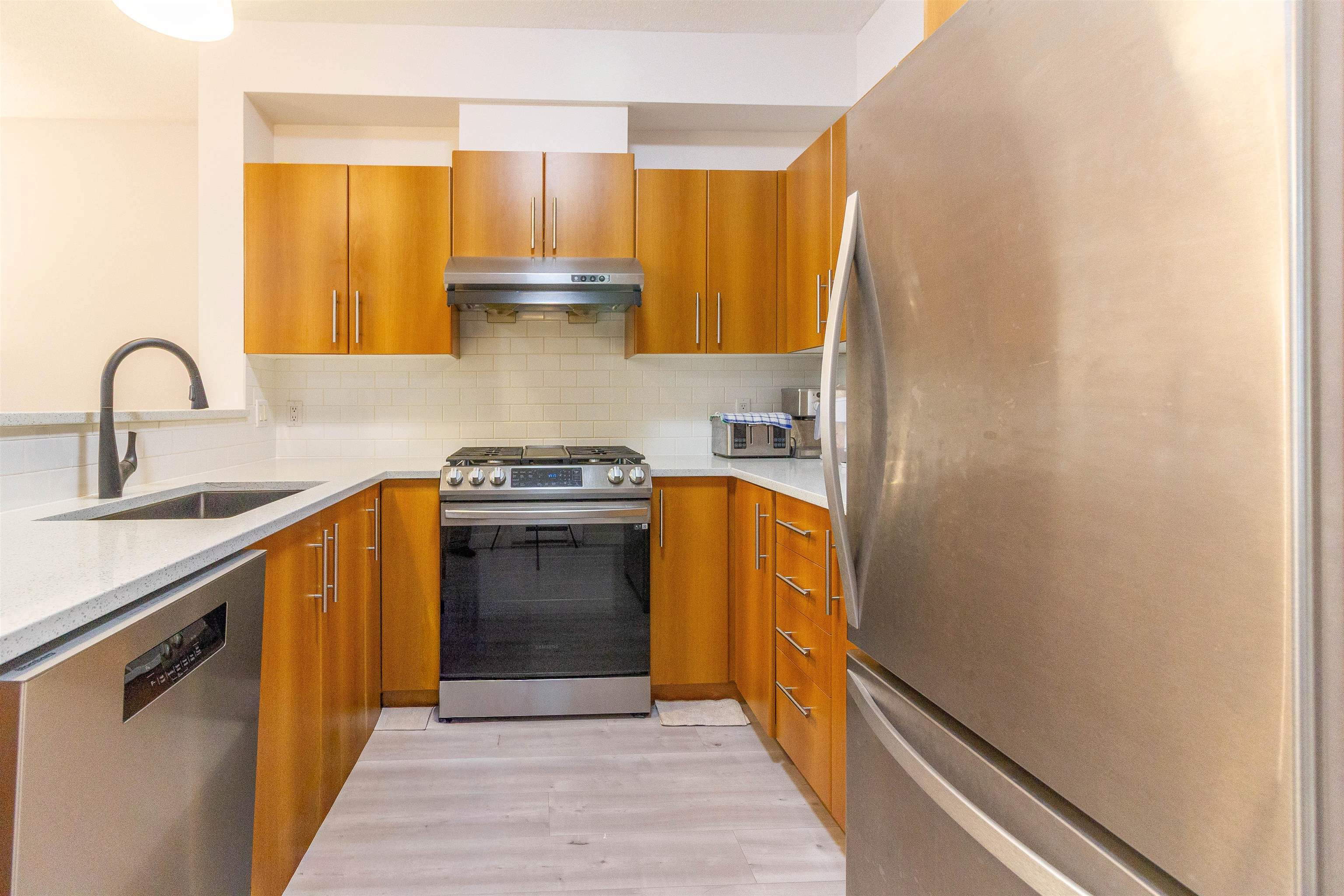 32 9229 UNIVERSITY CRESCENT 8