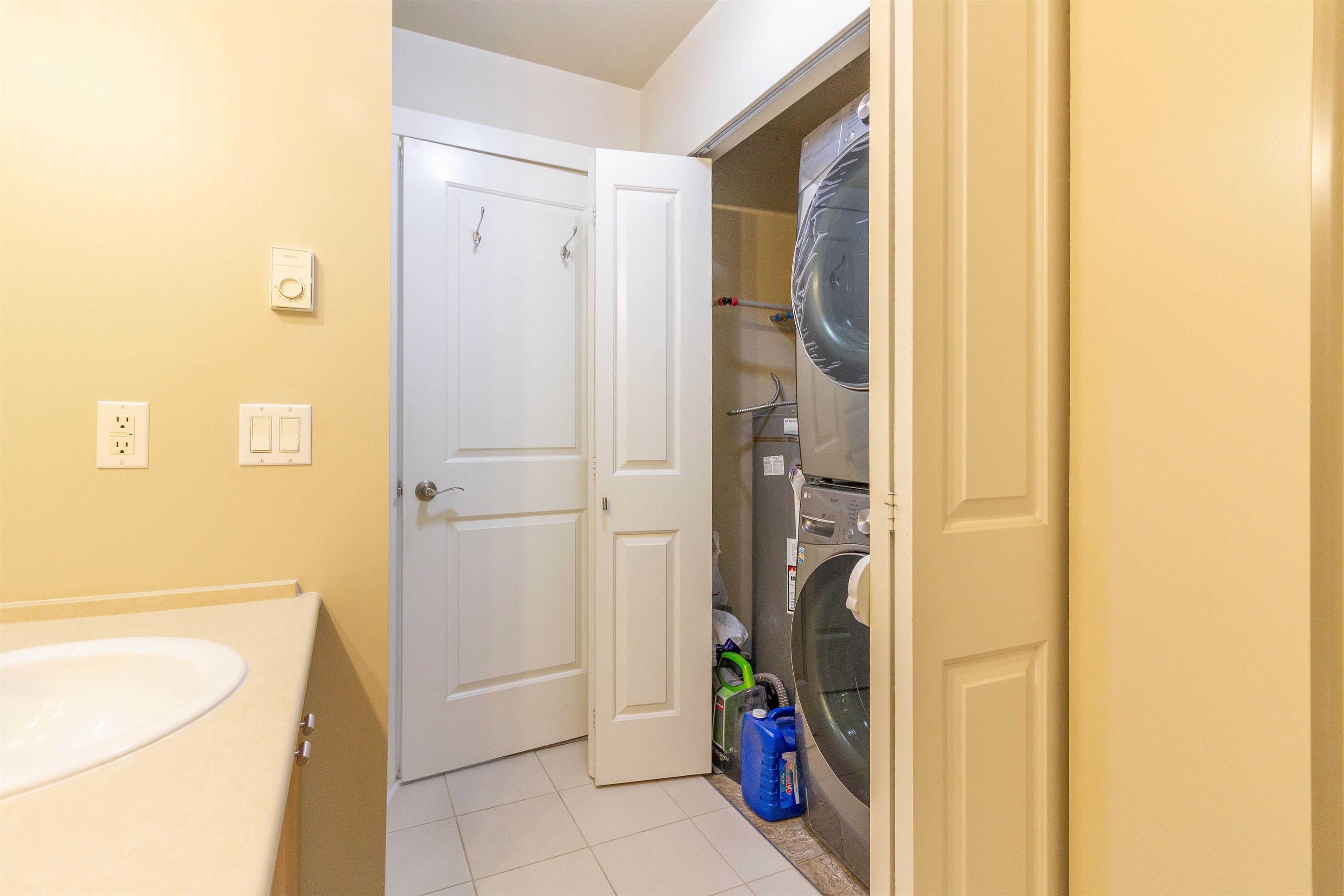 32 9229 UNIVERSITY CRESCENT 21