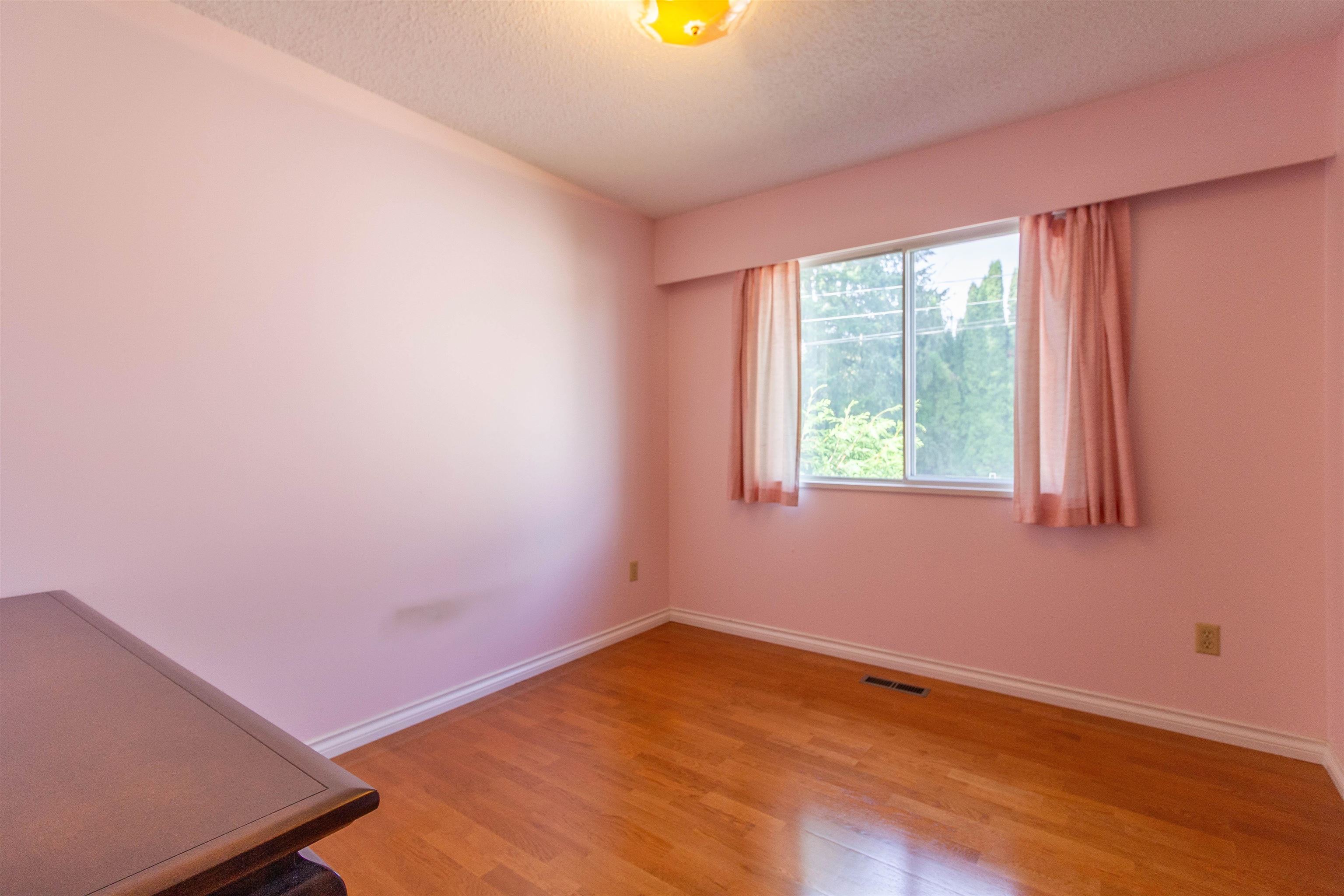 7107 Broadway 20