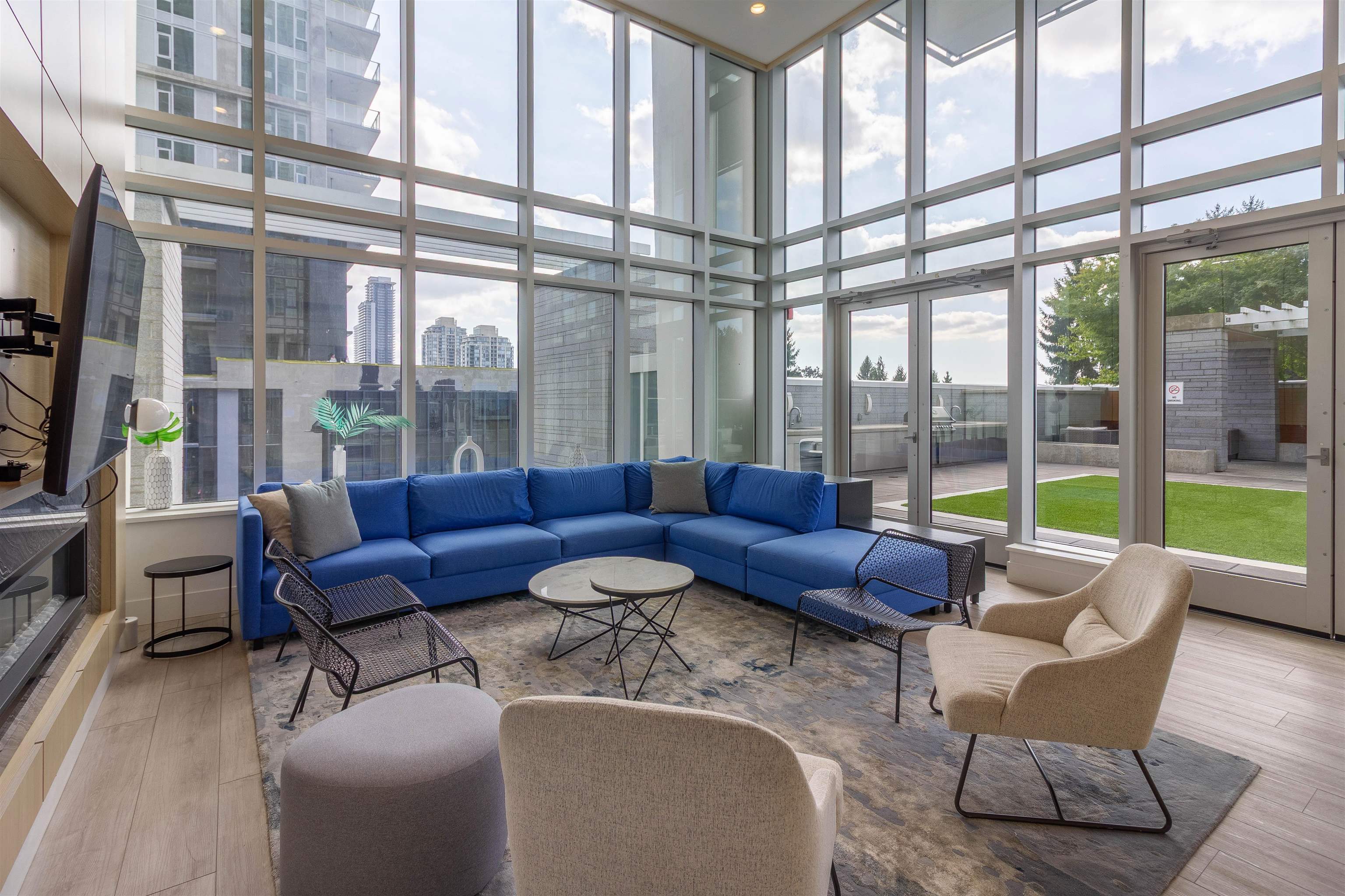 2705 - 652 Whiting Way 31