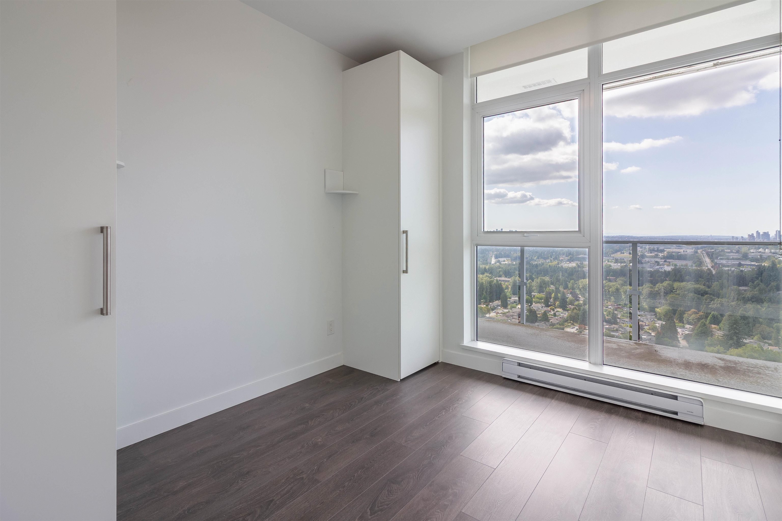 2705 - 652 Whiting Way 12