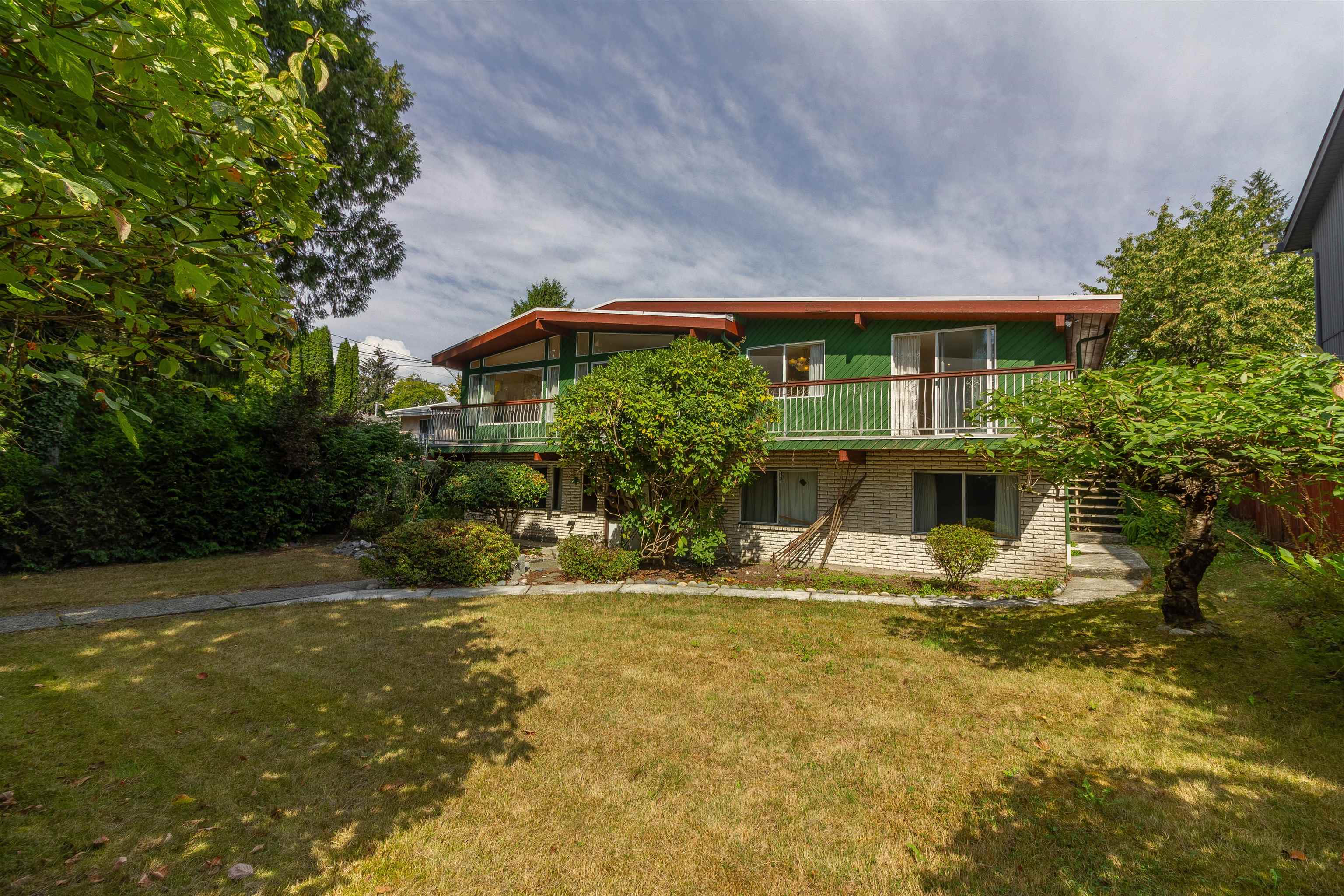 7107 Broadway 34