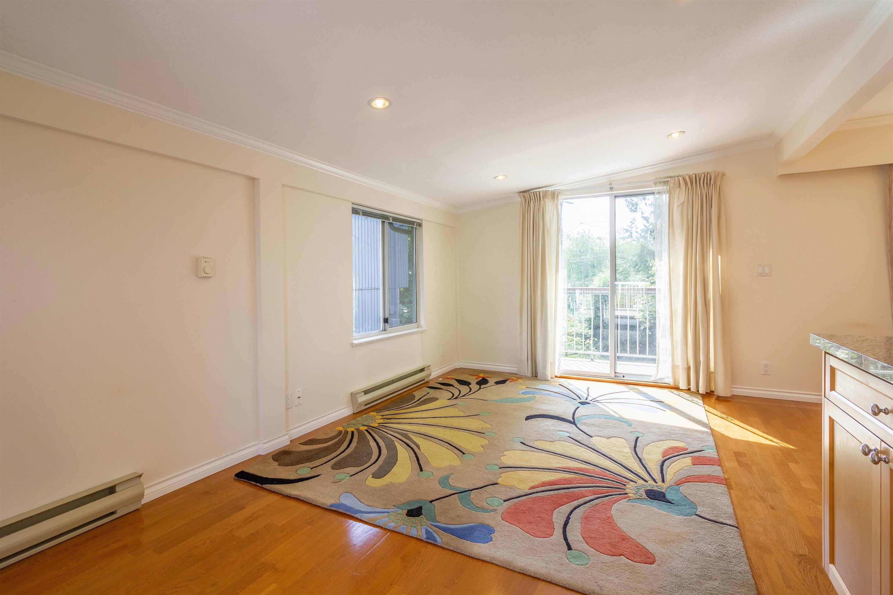 7107 Broadway 11