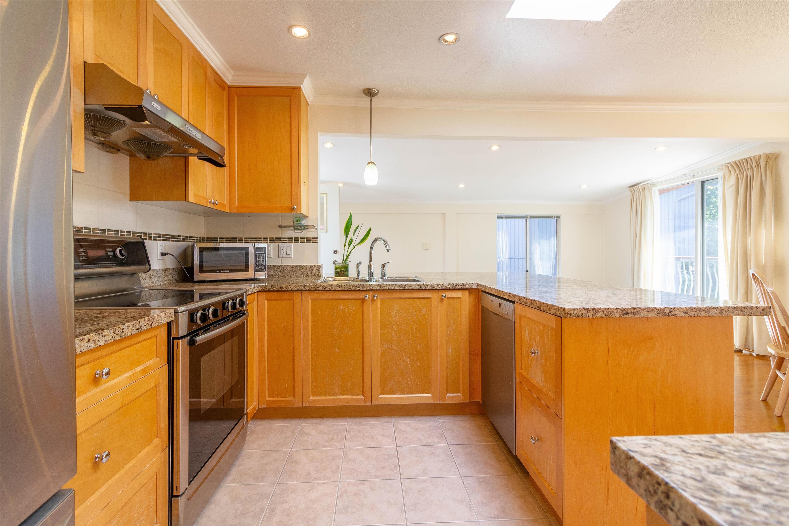 7107 Broadway 9
