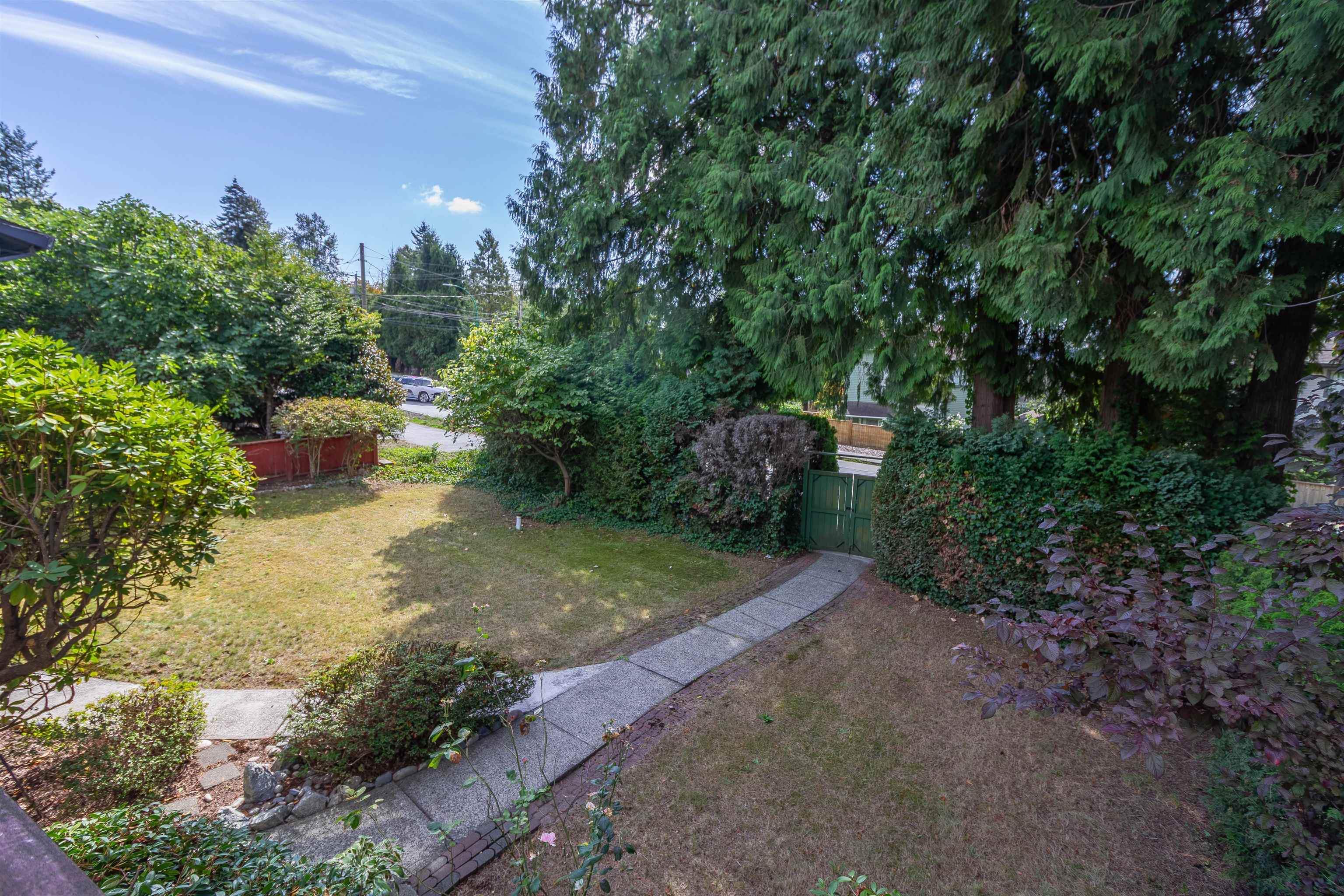 7107 Broadway 33