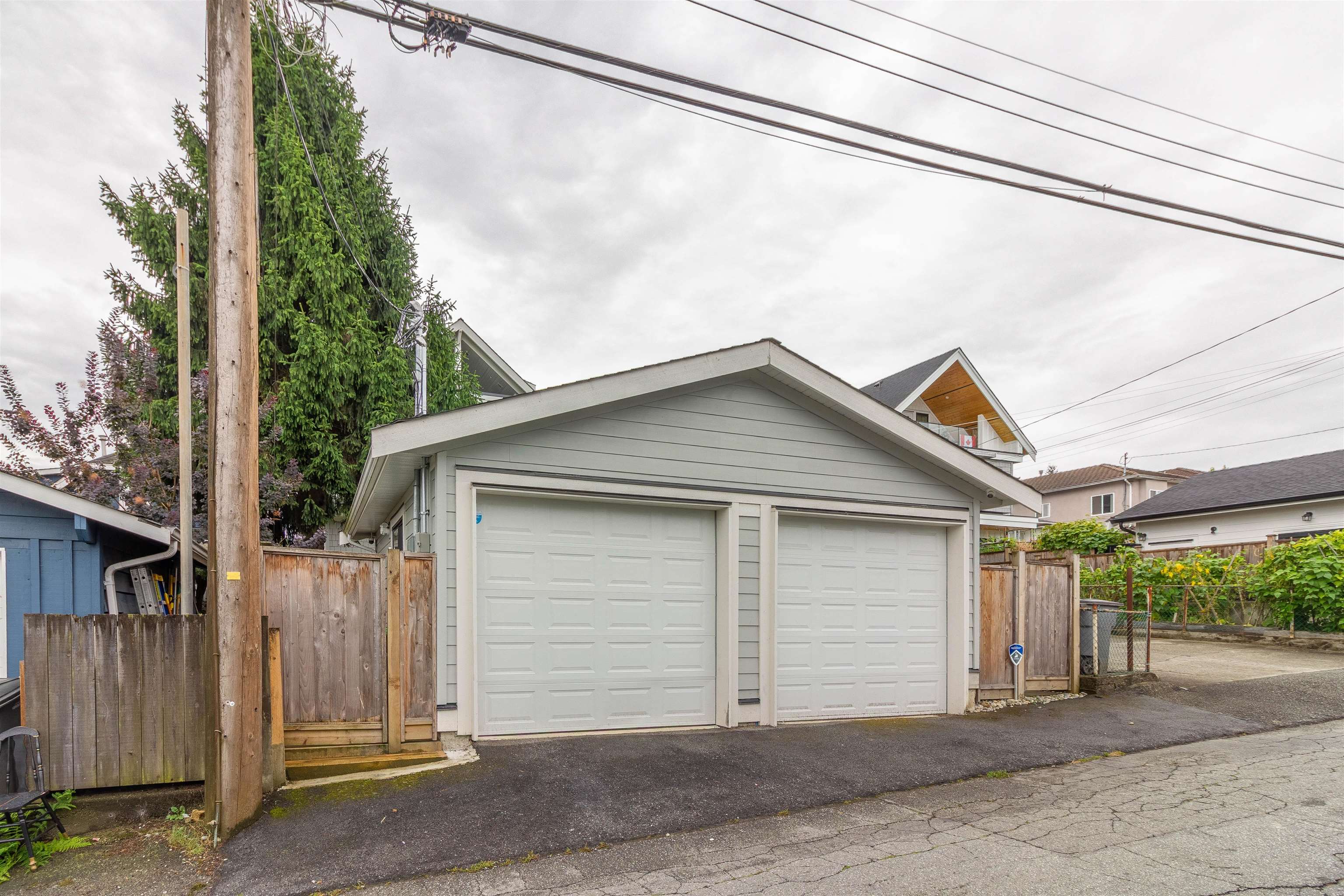 3063 Graveley Street 36