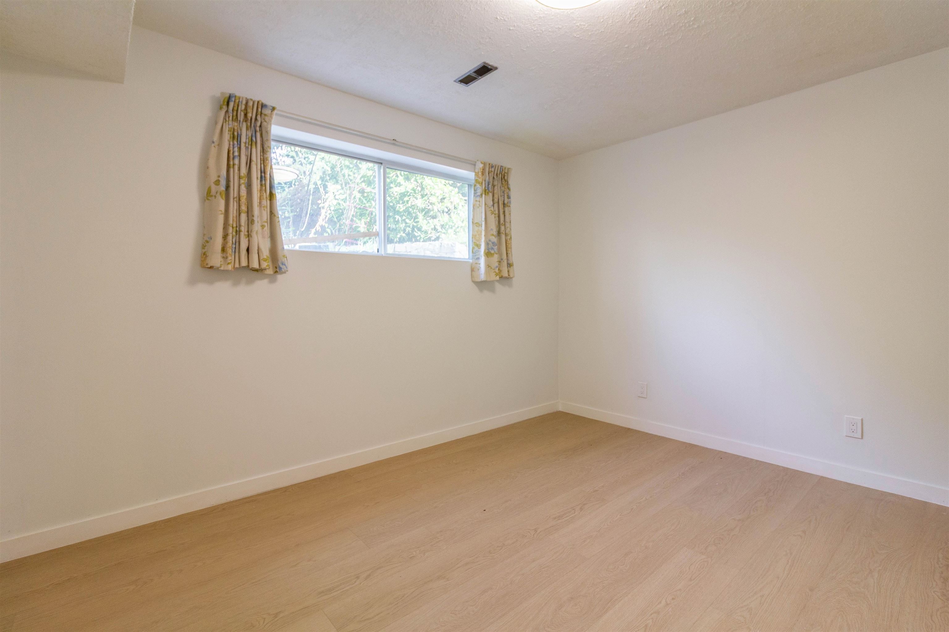 7107 Broadway 26