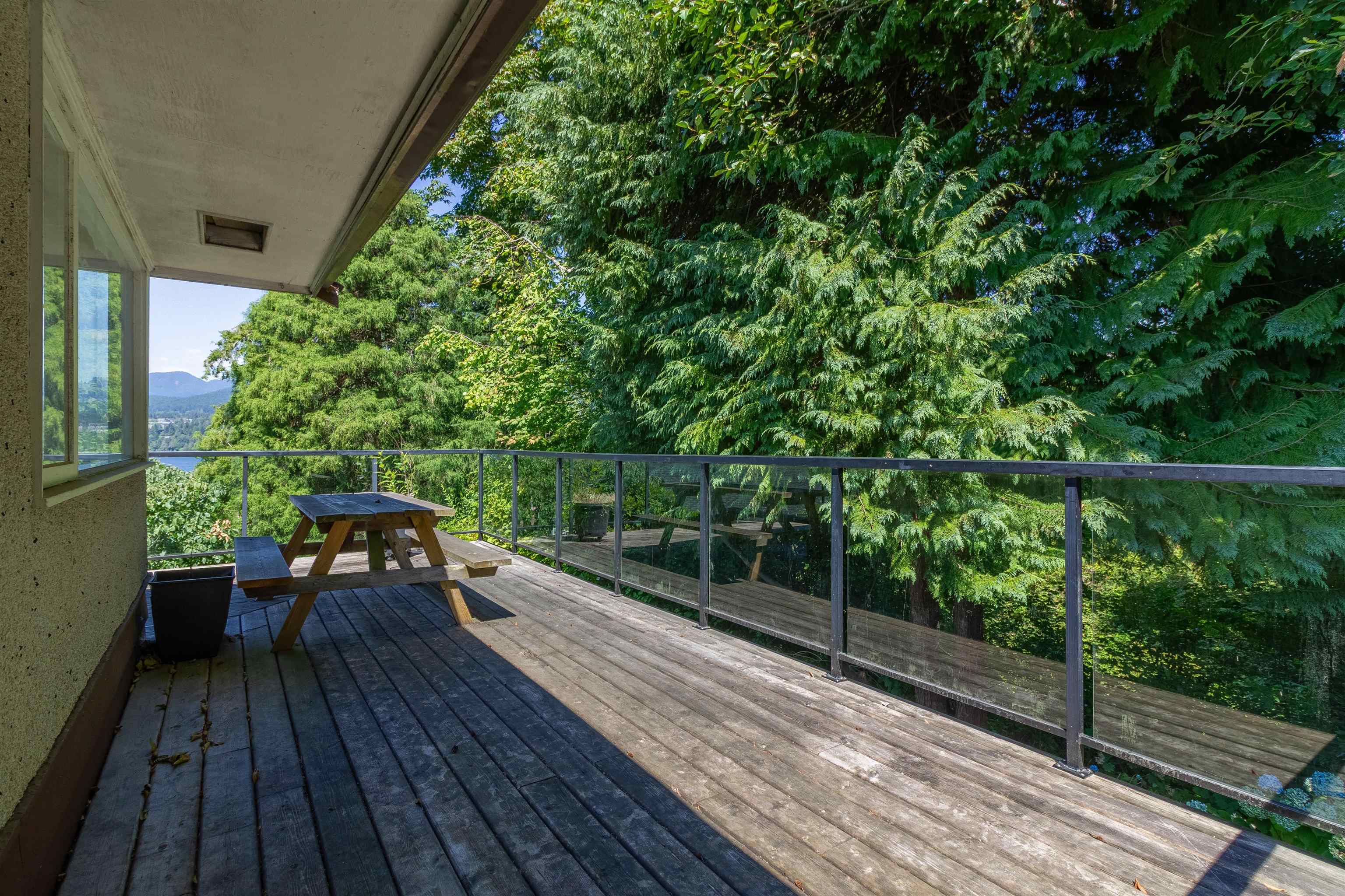 446 Northcliffe Crescent 4