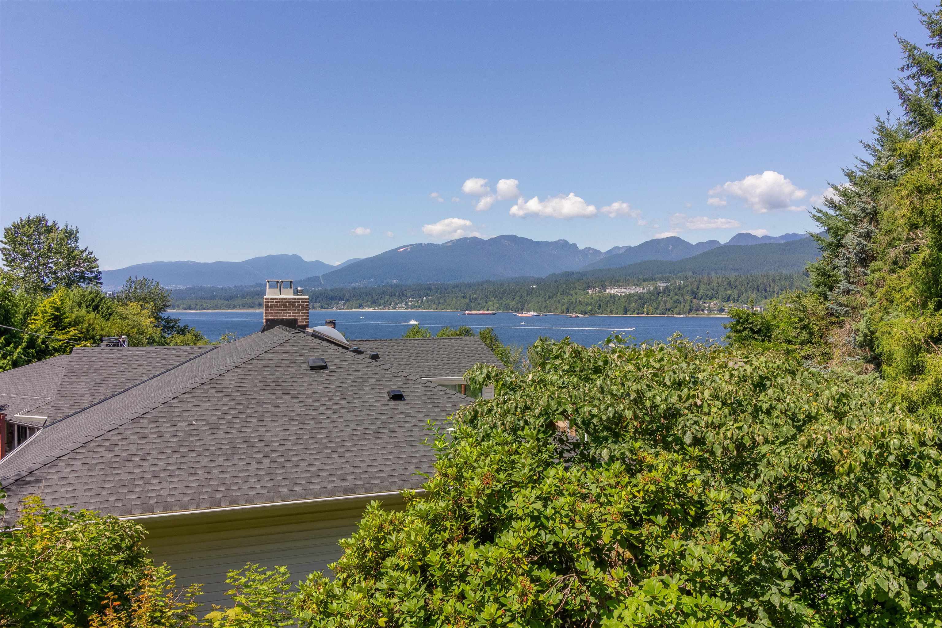 446 Northcliffe Crescent 6
