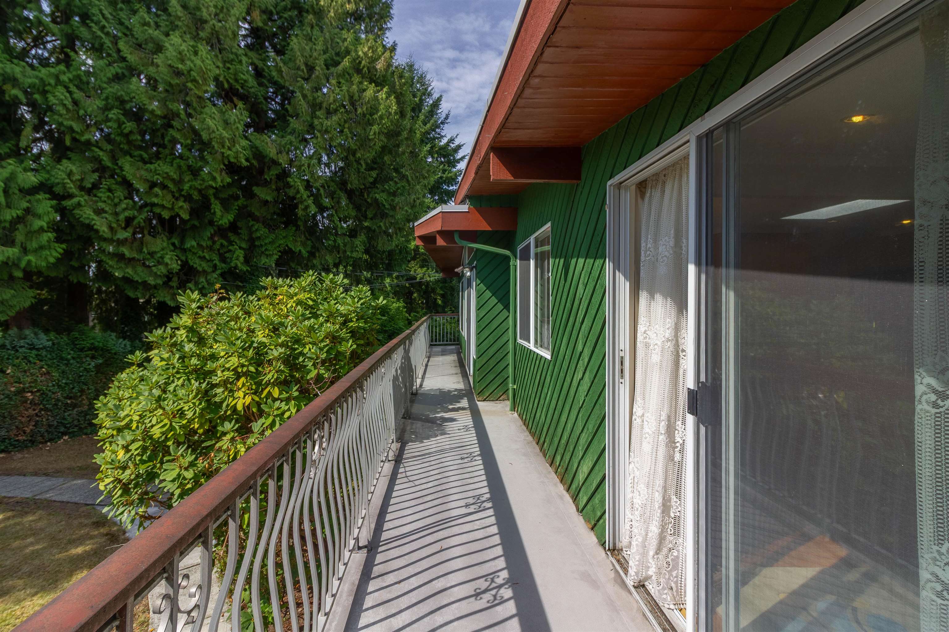 7107 Broadway 31