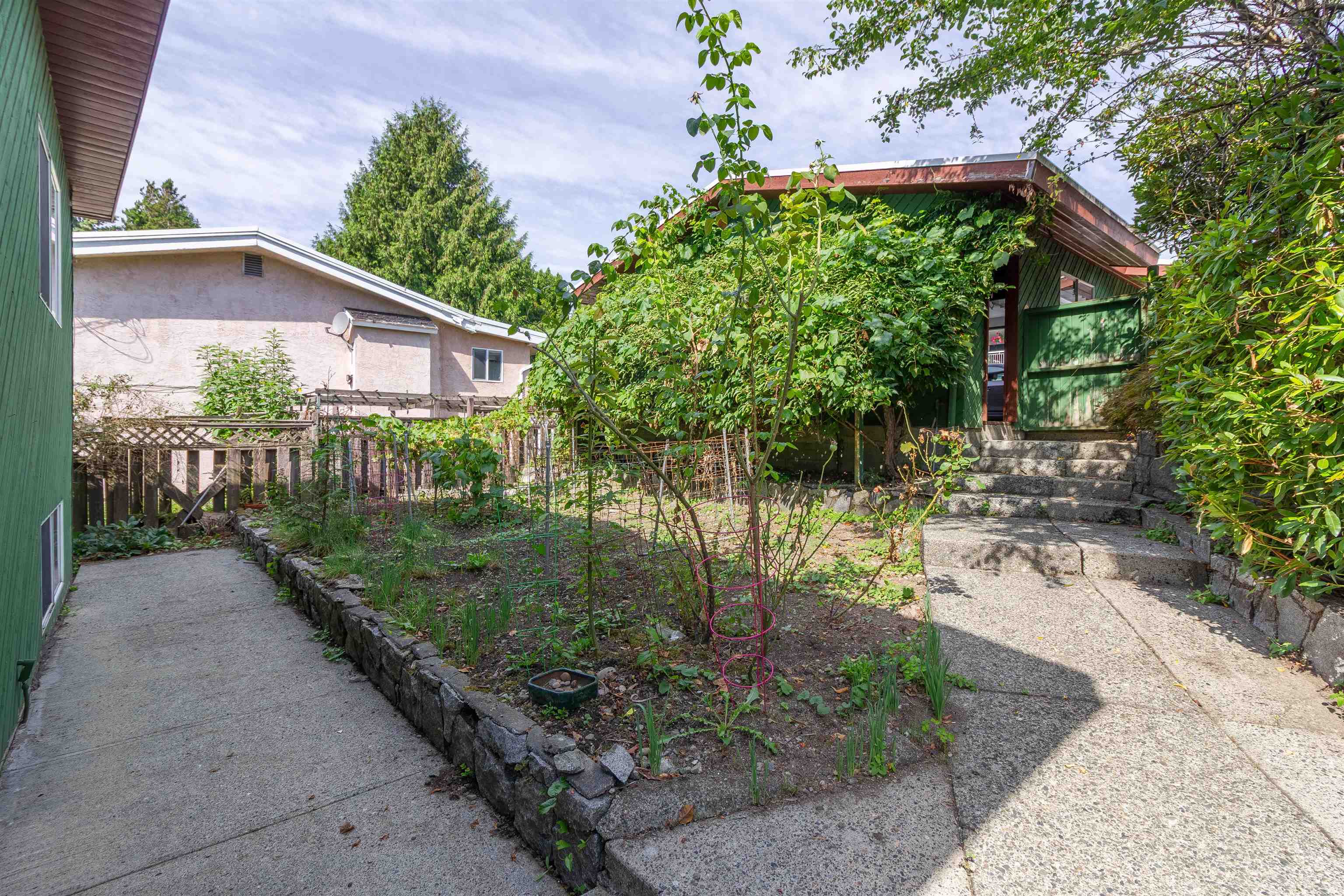 7107 Broadway 38
