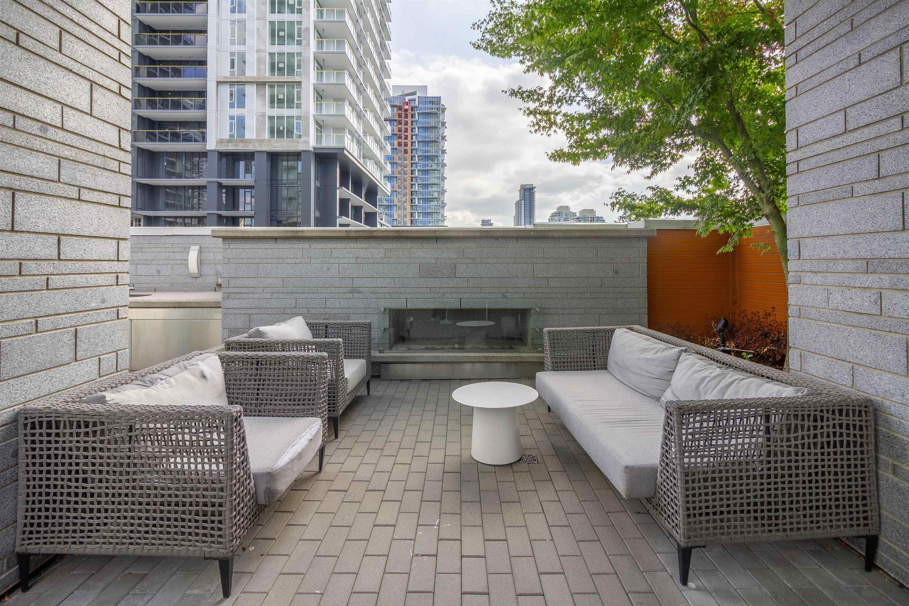 2705 - 652 Whiting Way 34