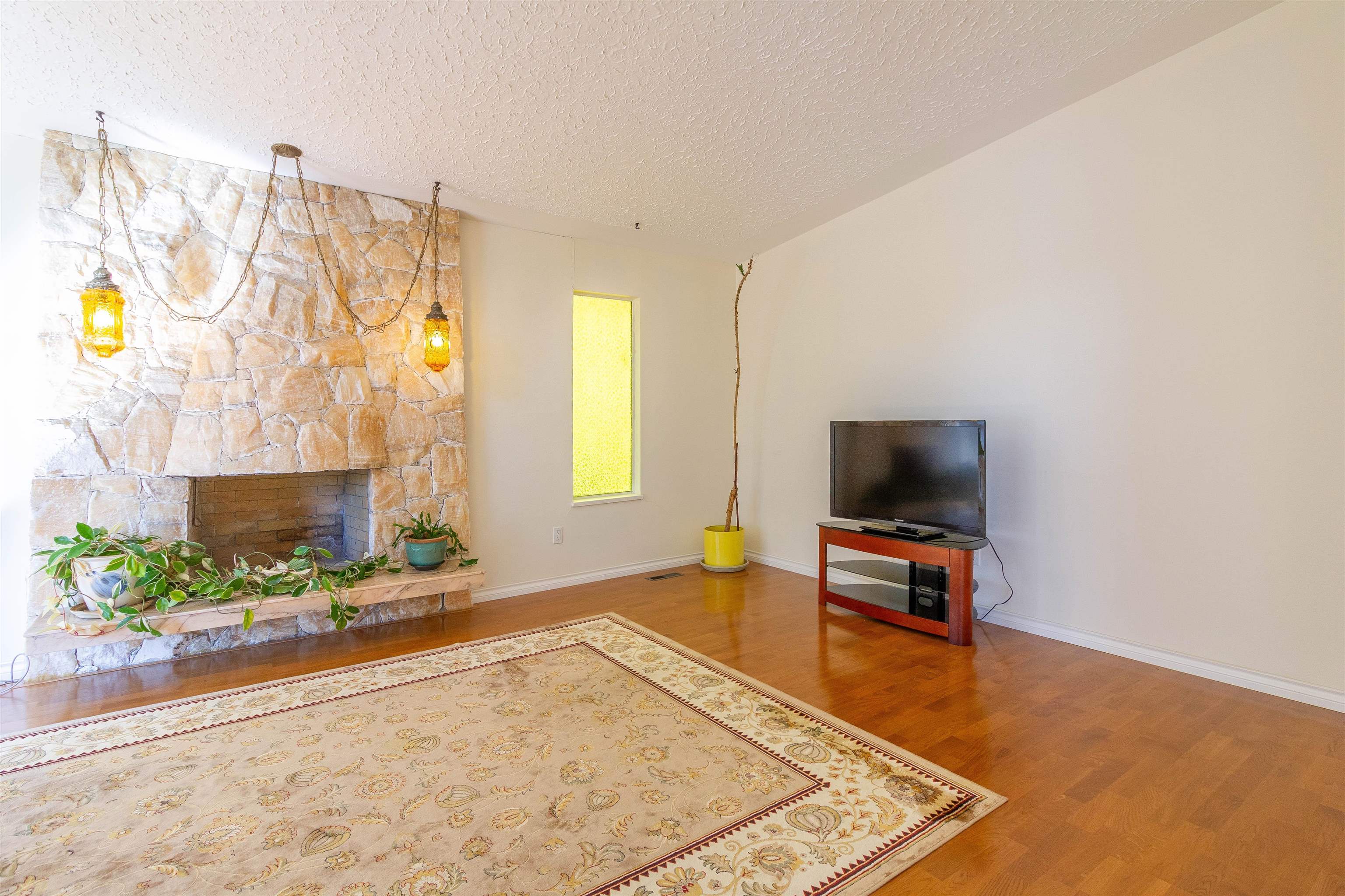 7107 Broadway 3