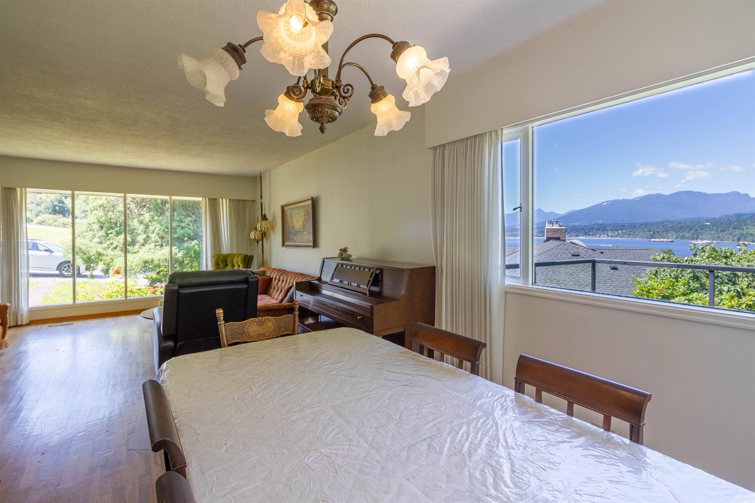 446 Northcliffe Crescent 16